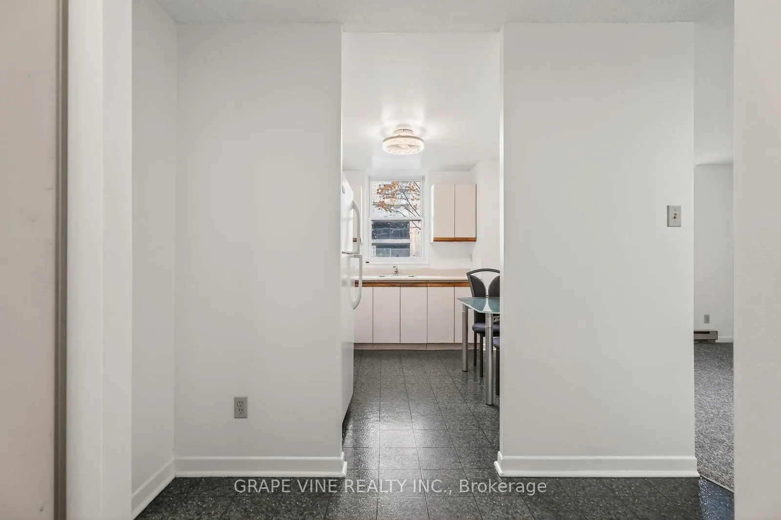 Photo 11 of Unit 102, 50 Burnside Avenue, Ottawa, Mechanicsville — HOMEH
