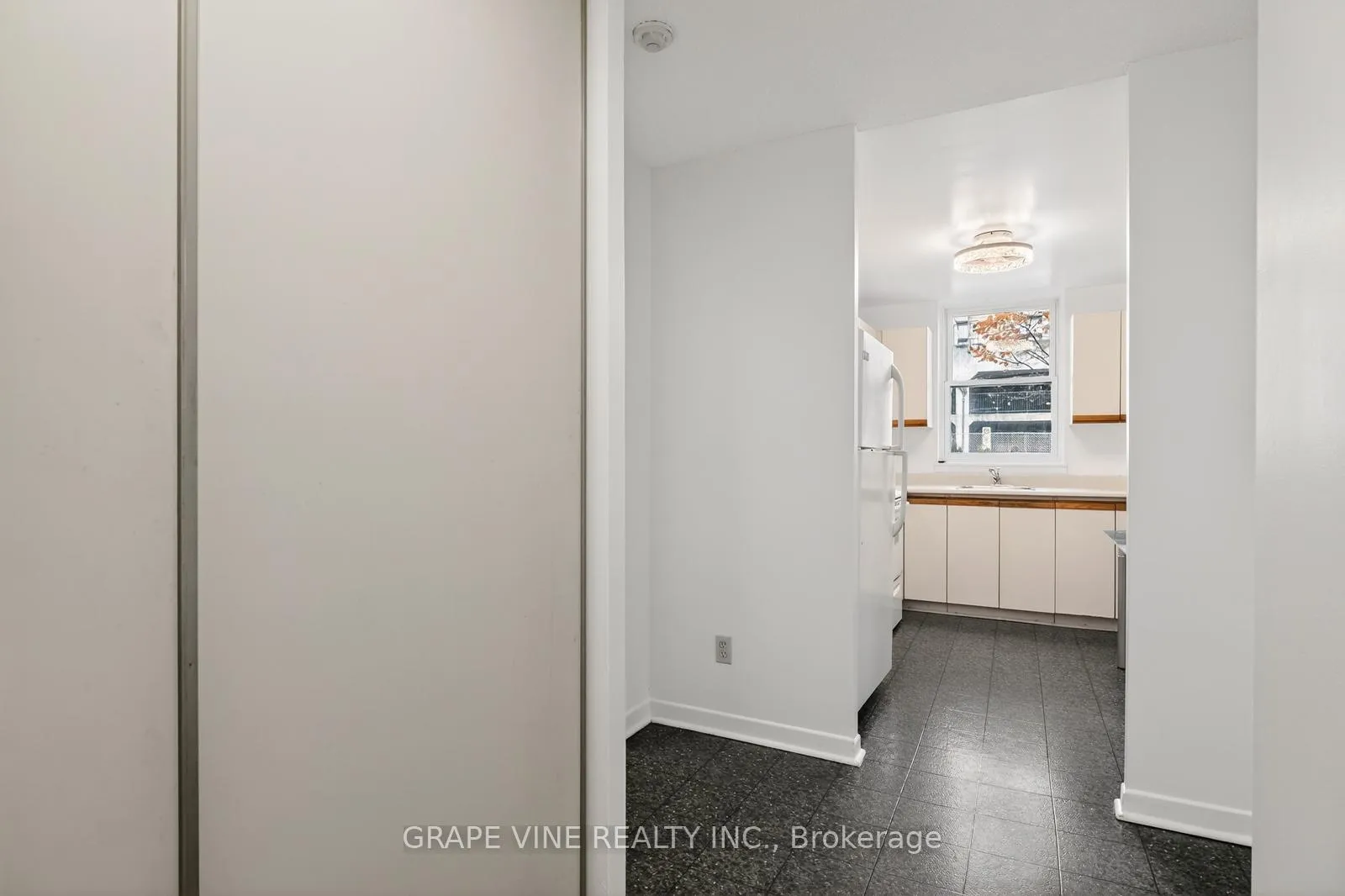 Photo 12 of Unit 102, 50 Burnside Avenue, Ottawa, Mechanicsville — HOMEH