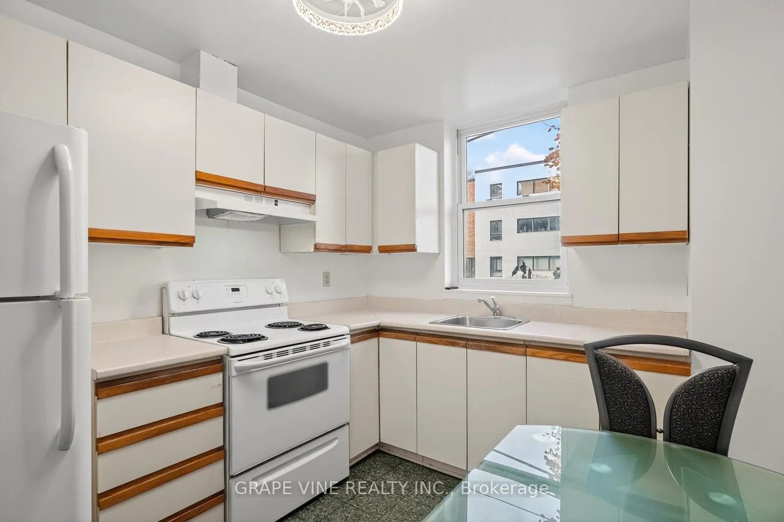 Photo 14 of Unit 102, 50 Burnside Avenue, Ottawa, Mechanicsville — HOMEH