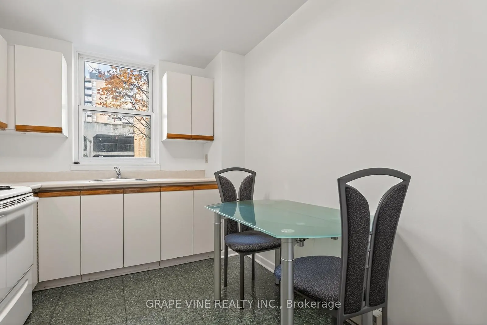 Photo 15 of Unit 102, 50 Burnside Avenue, Ottawa, Mechanicsville — HOMEH