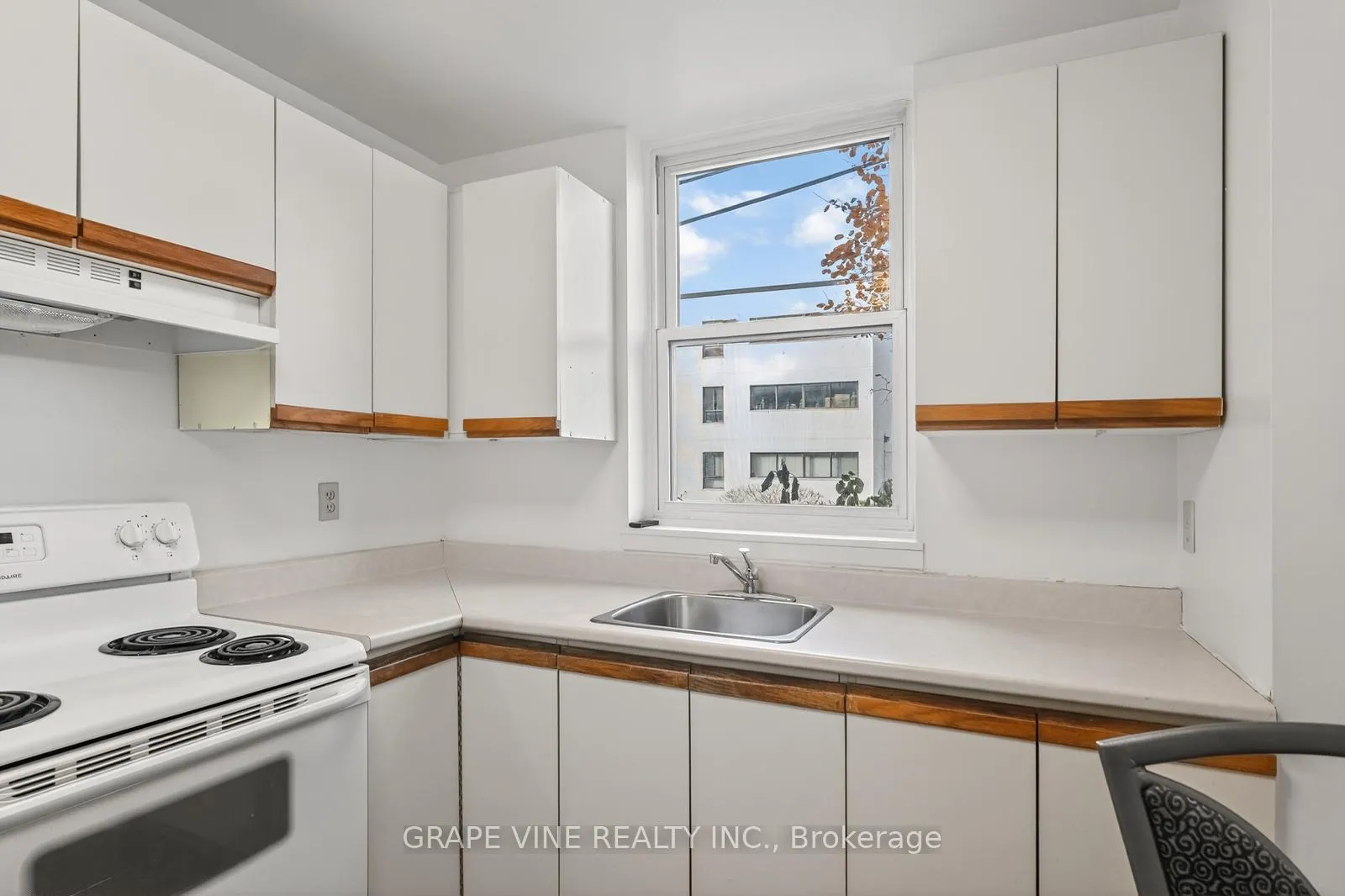 Photo 16 of Unit 102, 50 Burnside Avenue, Ottawa, Mechanicsville — HOMEH