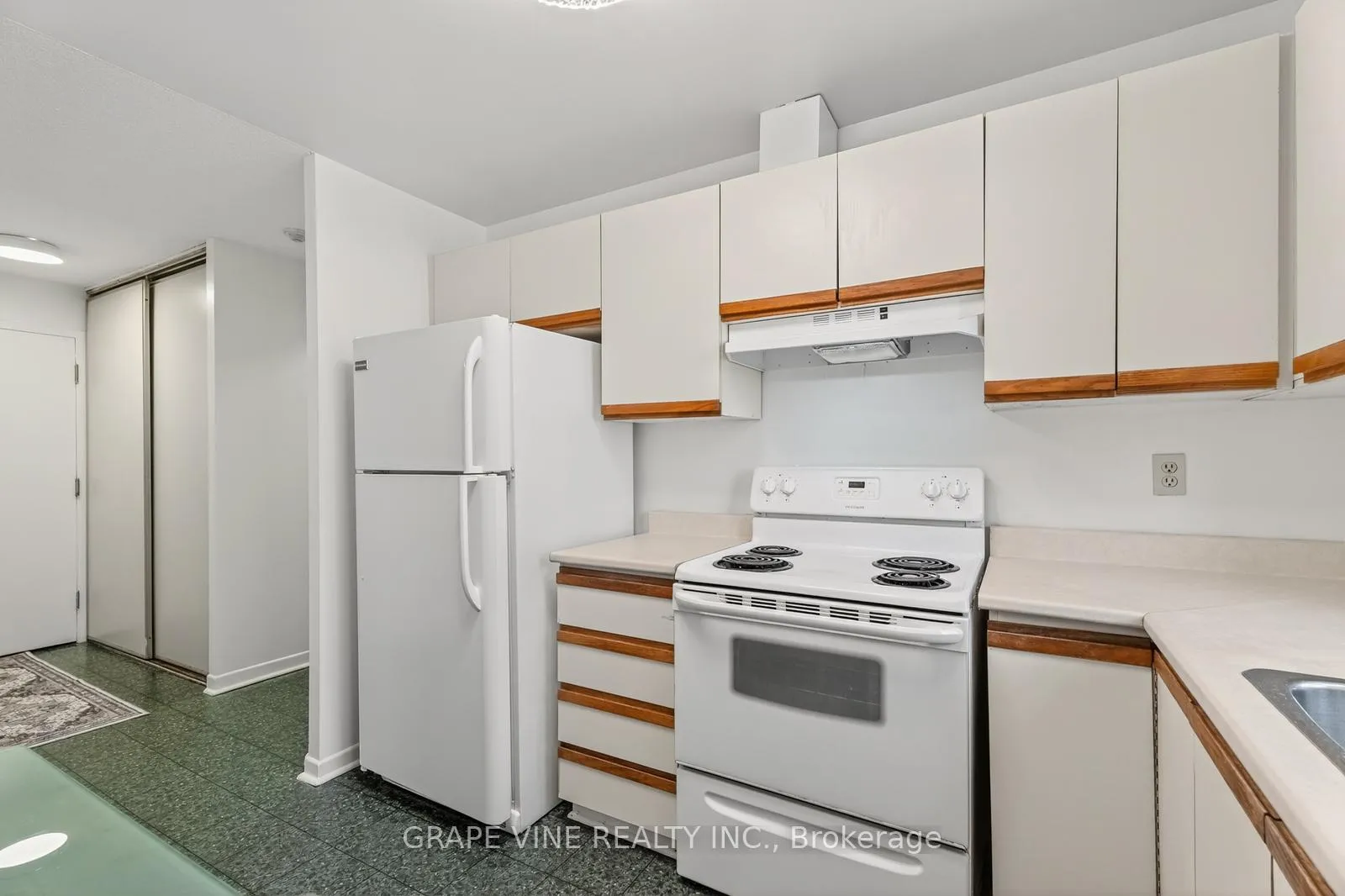 Photo 17 of Unit 102, 50 Burnside Avenue, Ottawa, Mechanicsville — HOMEH