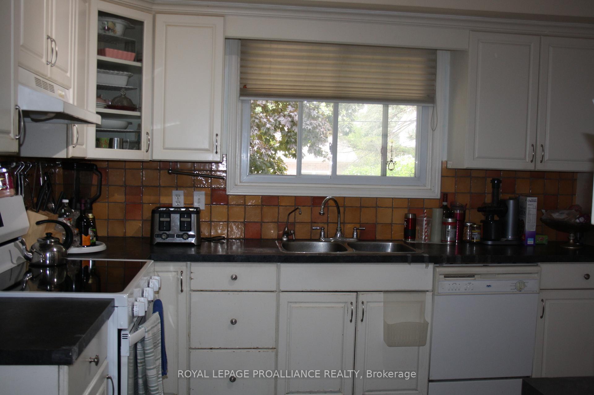 Photo 3 of 19 O'Hare Street, Belleville, Belleville Ward — HOMEH