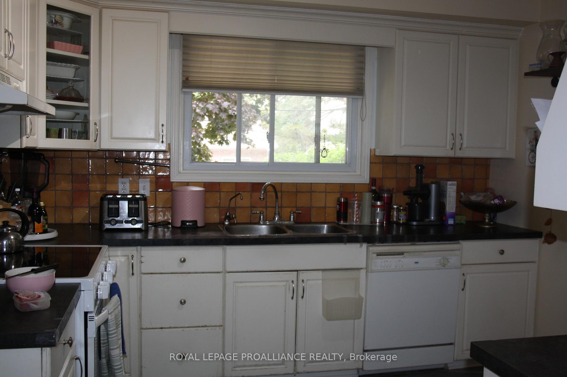Photo 4 of 19 O'Hare Street, Belleville, Belleville Ward — HOMEH