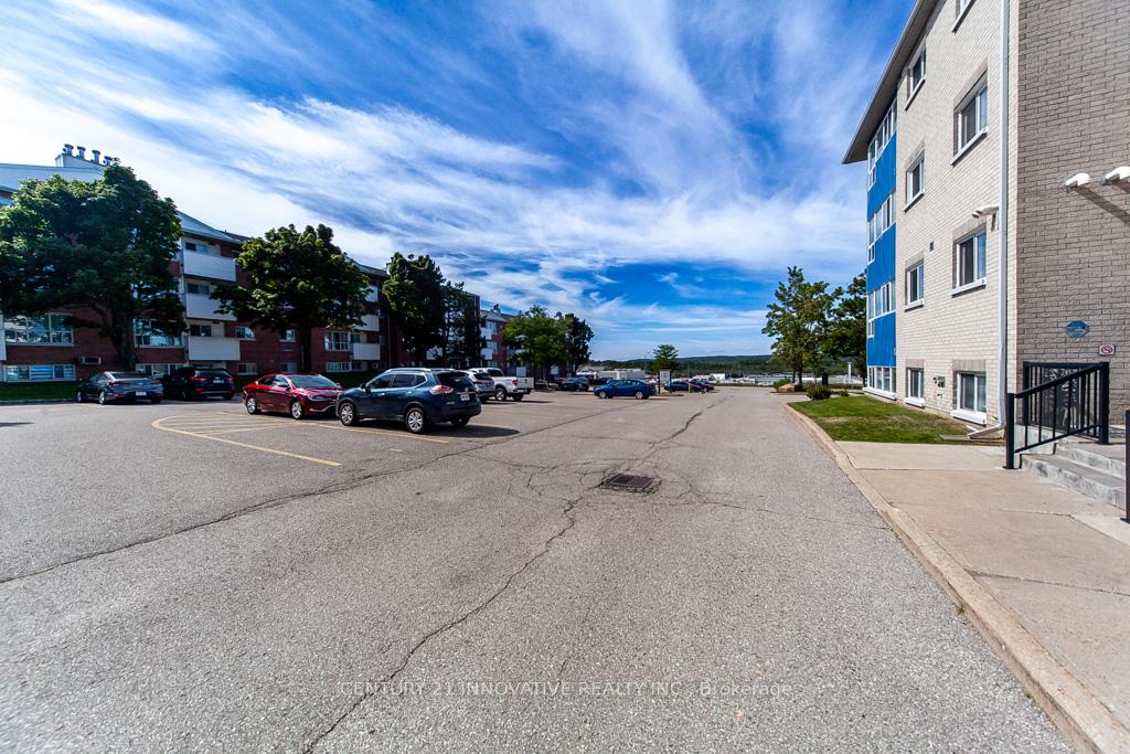 Photo 4 of Unit B03, 126 Bell Farm Road, Barrie, City Centre — HOMEH