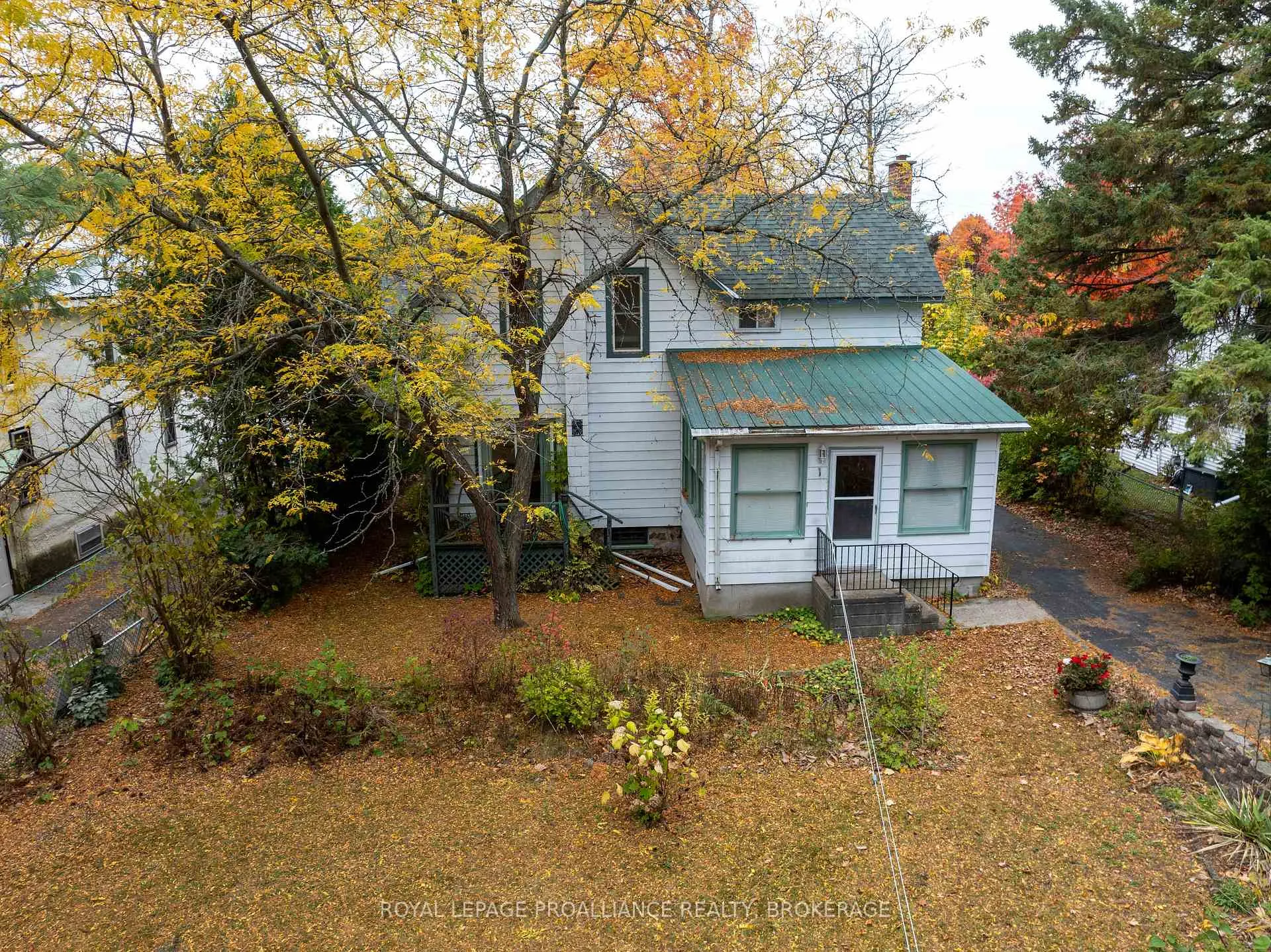 Photo 5 of 21 Osborne Street, Gananoque — HOMEH