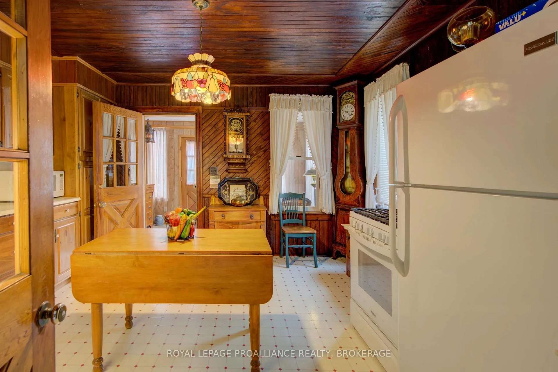 Photo 15 of 21 Osborne Street, Gananoque — HOMEH