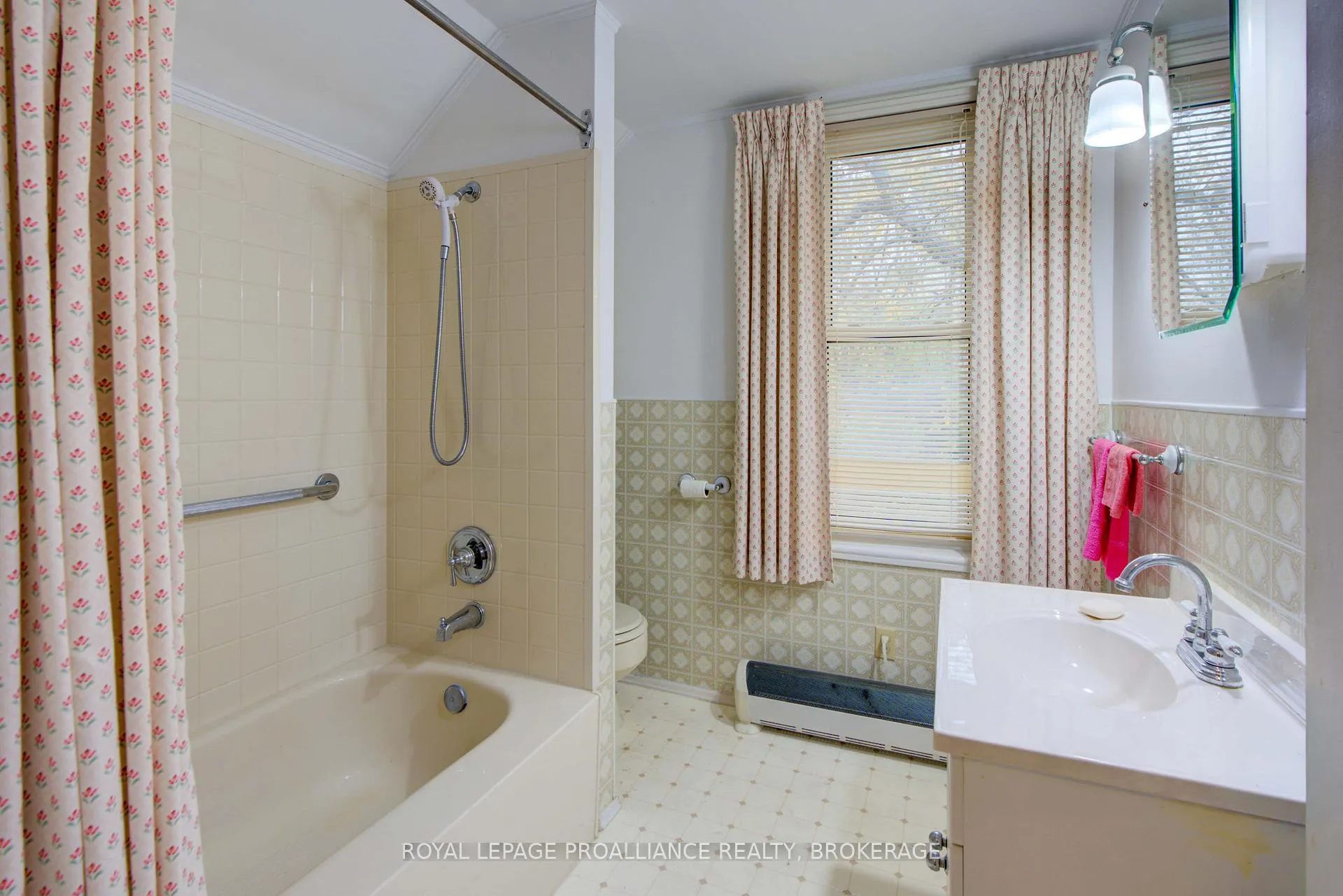 Photo 32 of 21 Osborne Street, Gananoque — HOMEH
