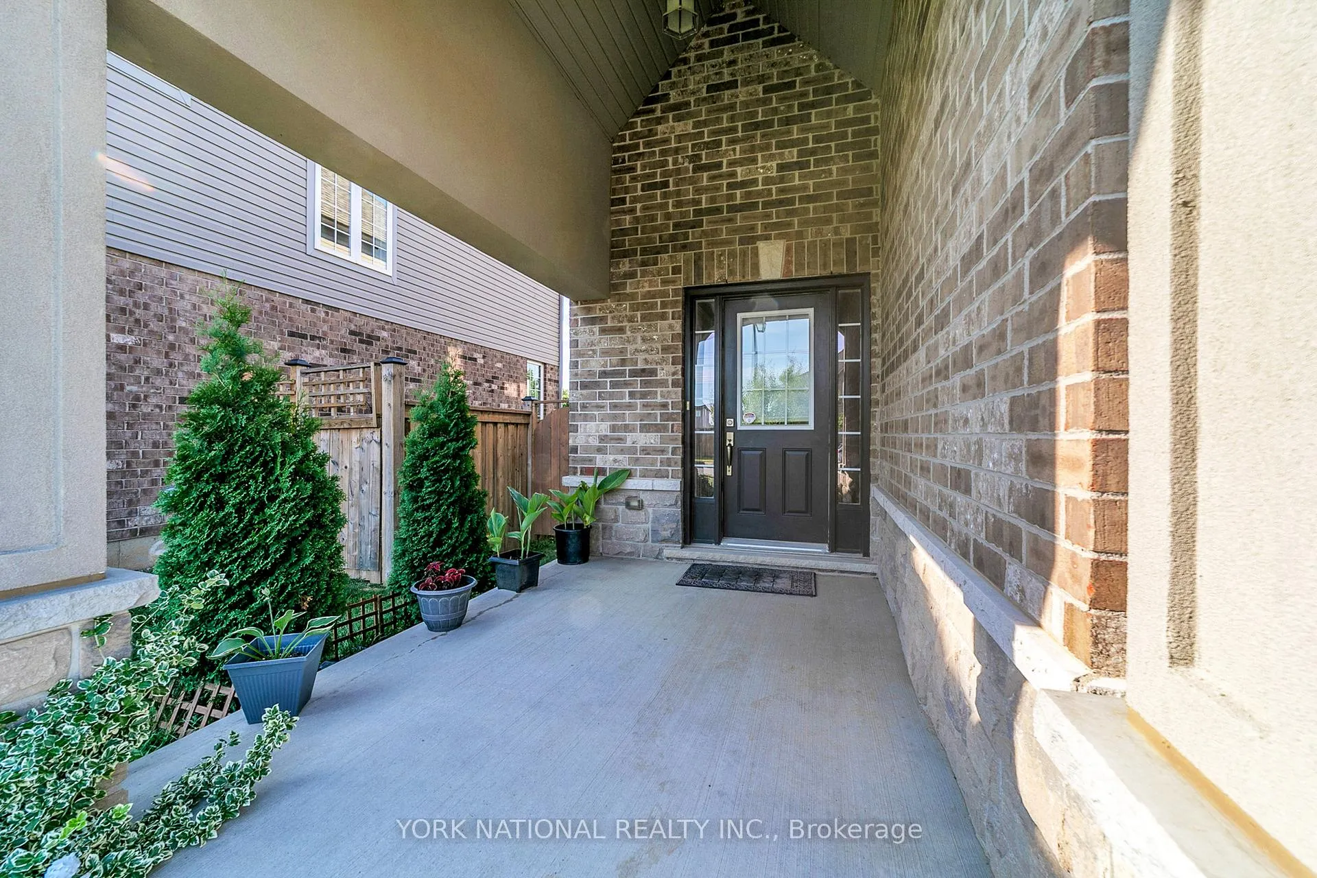 Photo 3 of 30 Madonna Drive S, Hamilton, Carpenter — HOMEH