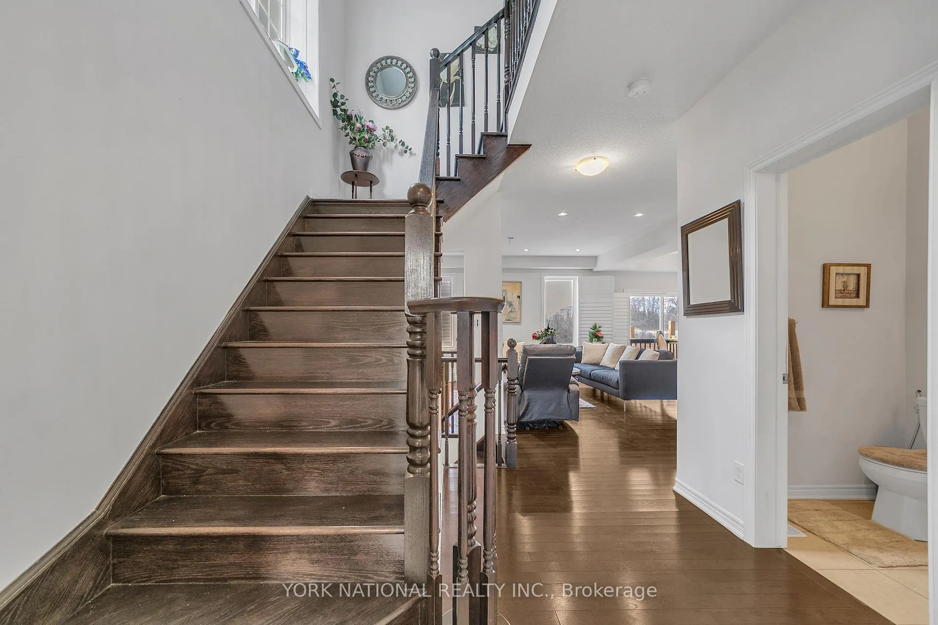 Photo 5 of 30 Madonna Drive S, Hamilton, Carpenter — HOMEH