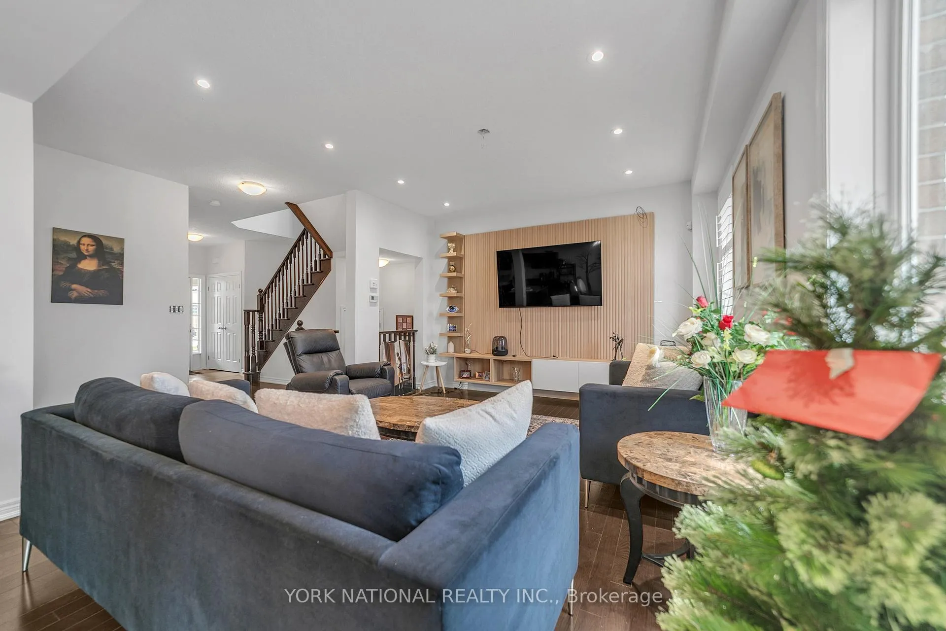 Photo 7 of 30 Madonna Drive S, Hamilton, Carpenter — HOMEH