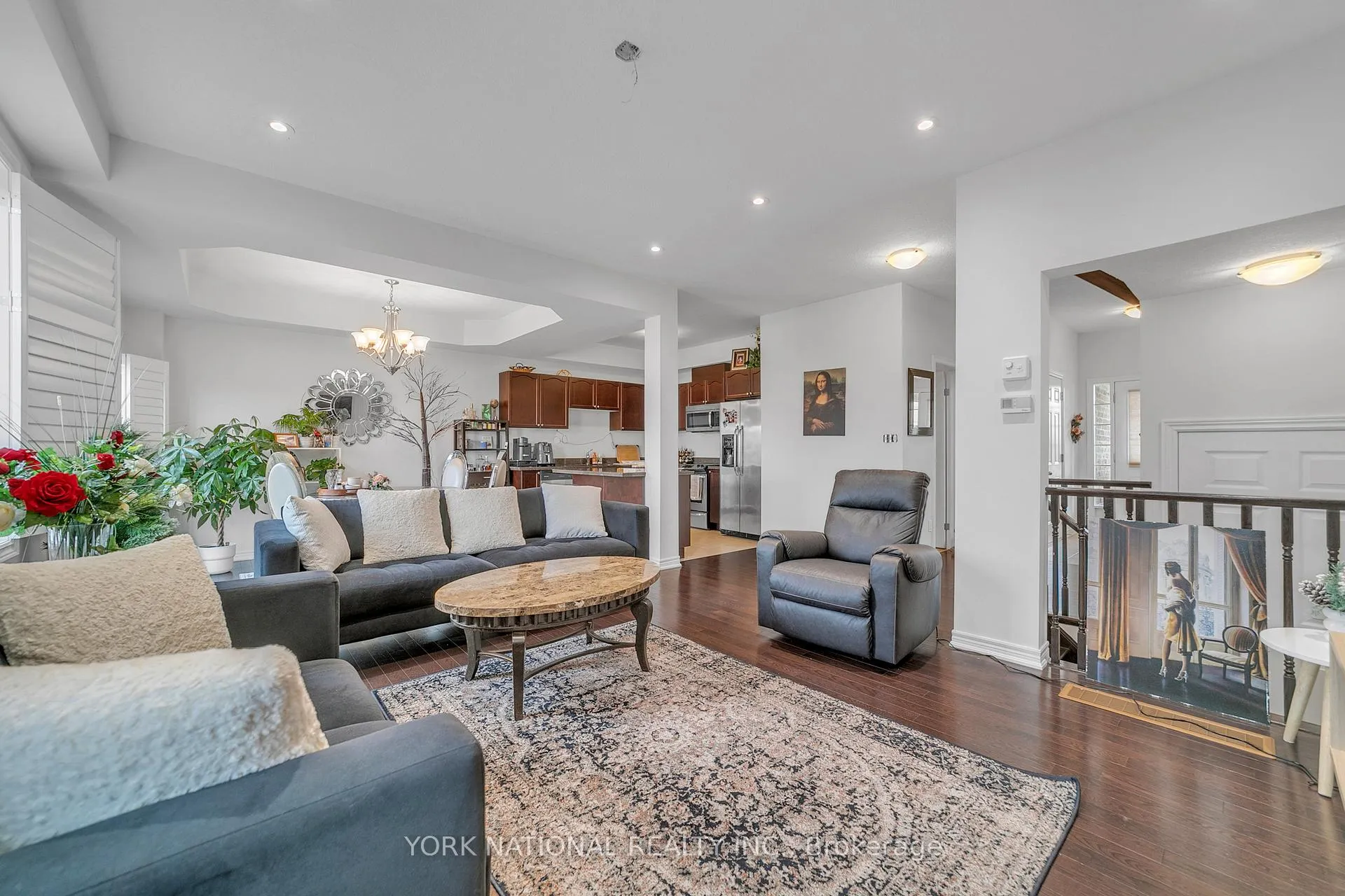 Photo 8 of 30 Madonna Drive S, Hamilton, Carpenter — HOMEH