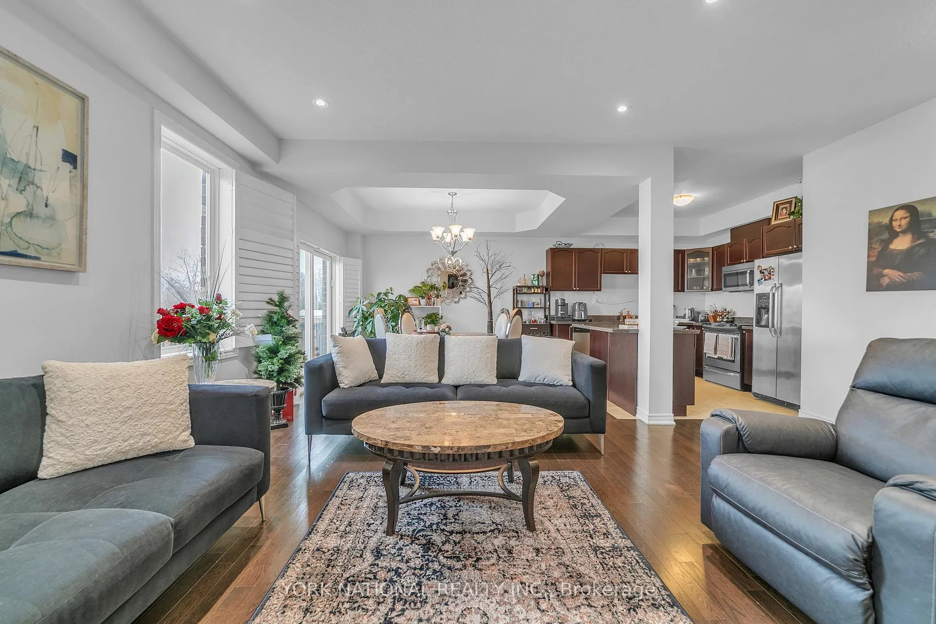 Photo 9 of 30 Madonna Drive S, Hamilton, Carpenter — HOMEH