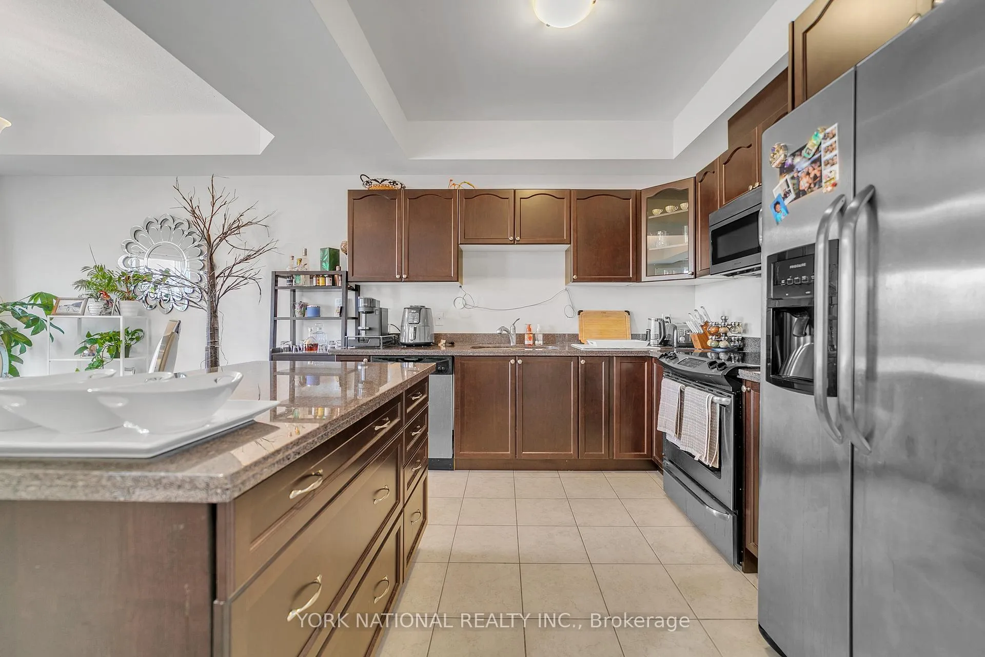 Photo 10 of 30 Madonna Drive S, Hamilton, Carpenter — HOMEH