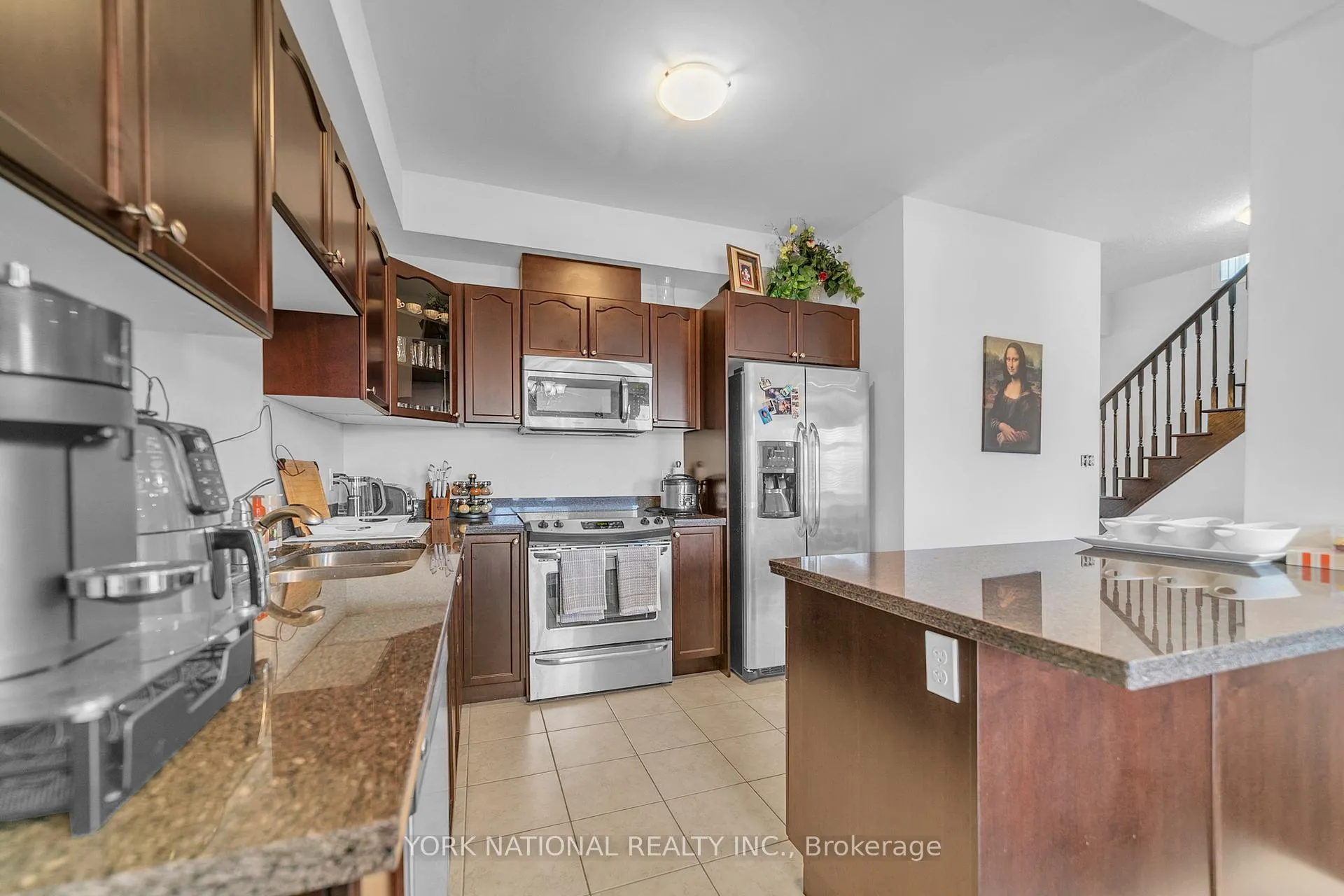 Photo 12 of 30 Madonna Drive S, Hamilton, Carpenter — HOMEH