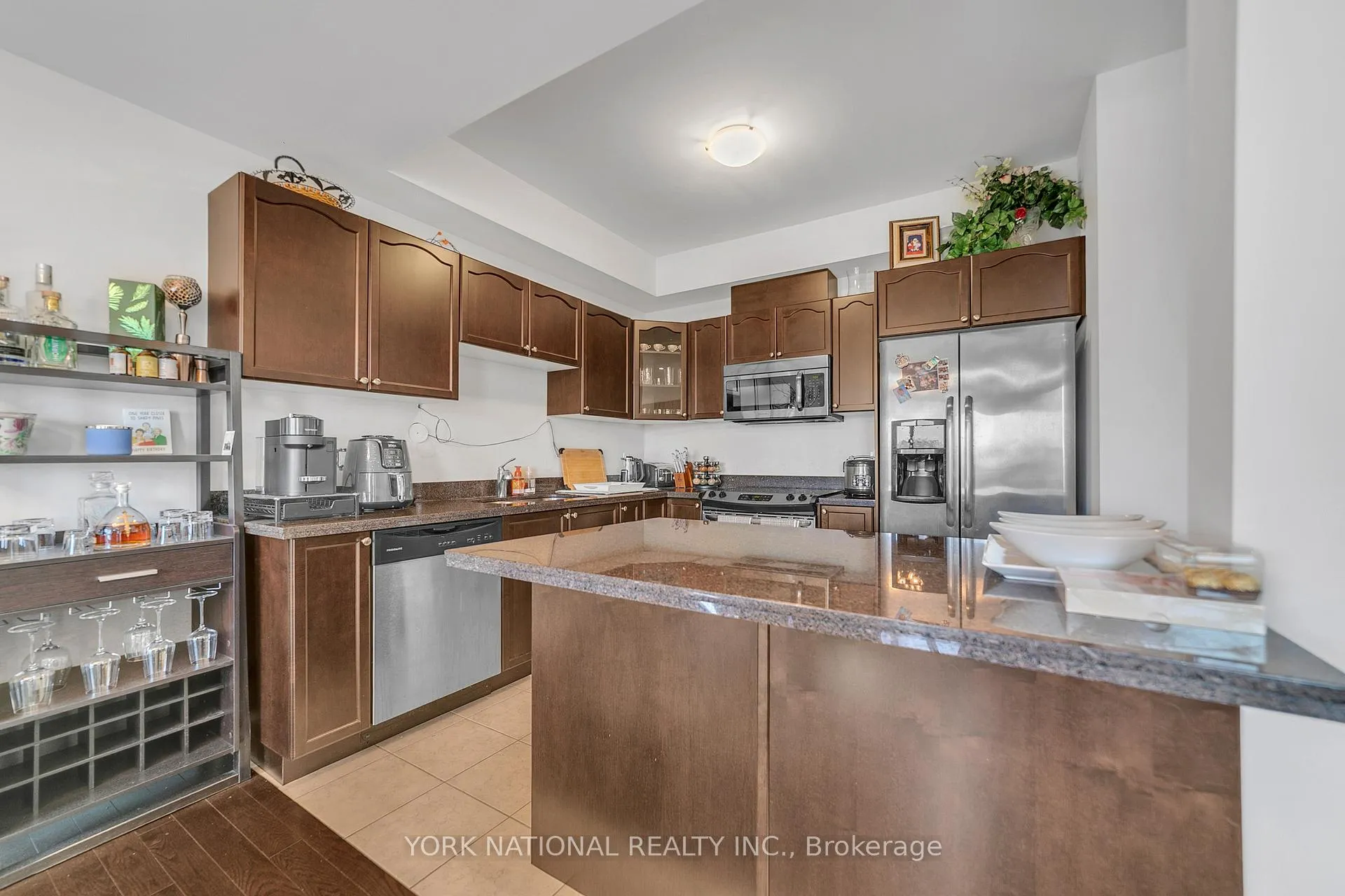 Photo 13 of 30 Madonna Drive S, Hamilton, Carpenter — HOMEH