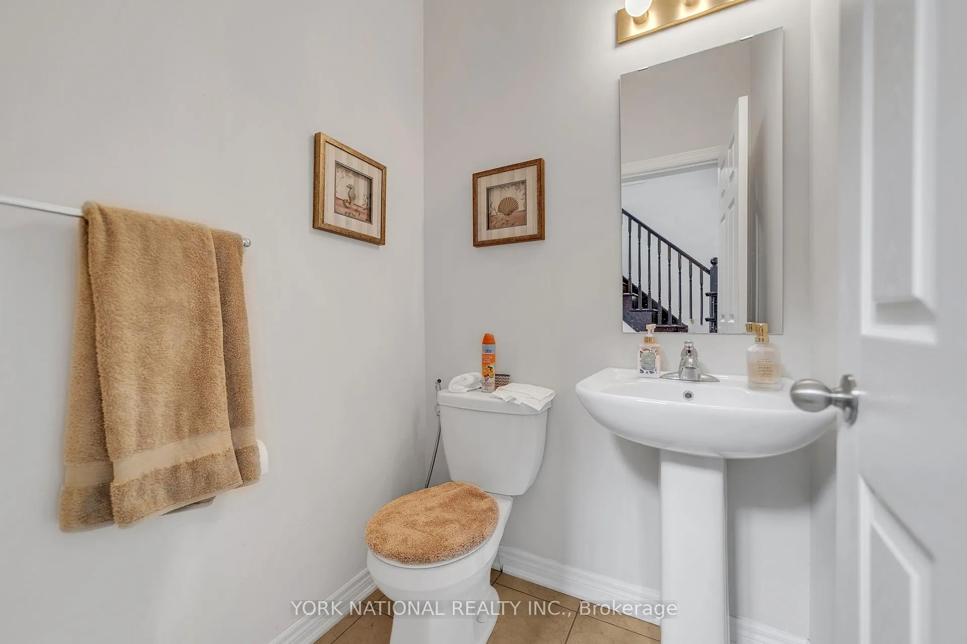 Photo 15 of 30 Madonna Drive S, Hamilton, Carpenter — HOMEH