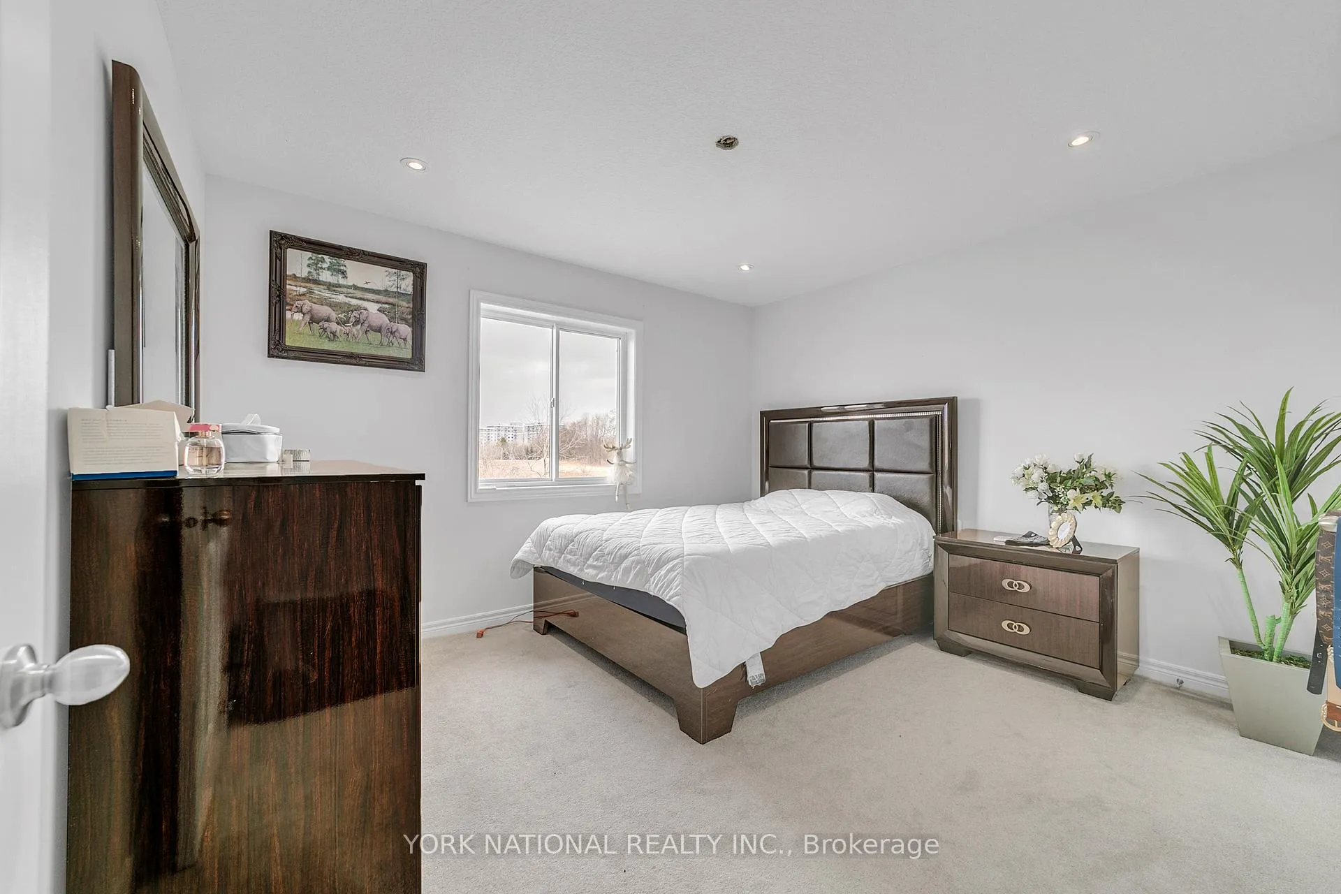 Photo 21 of 30 Madonna Drive S, Hamilton, Carpenter — HOMEH