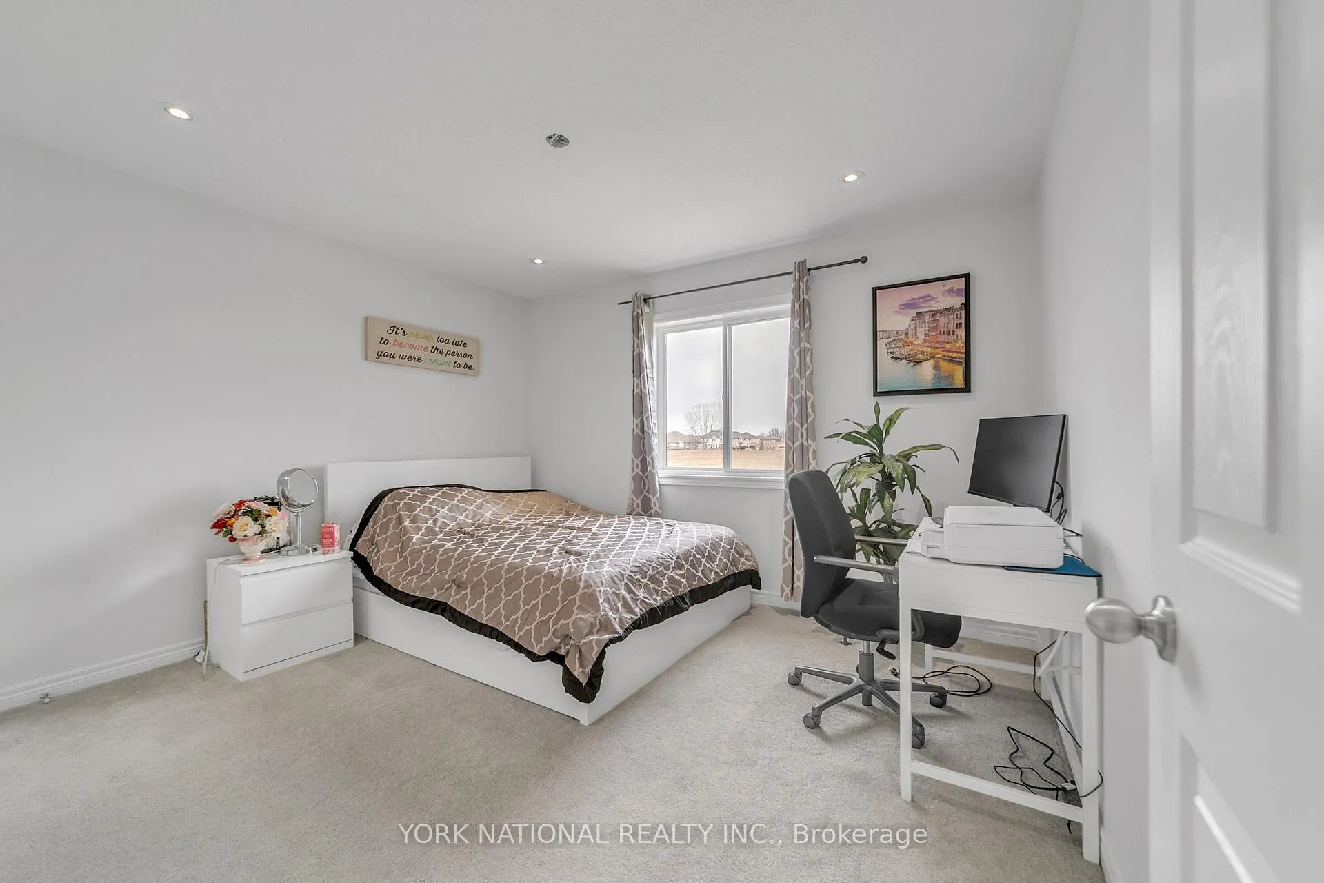 Photo 23 of 30 Madonna Drive S, Hamilton, Carpenter — HOMEH