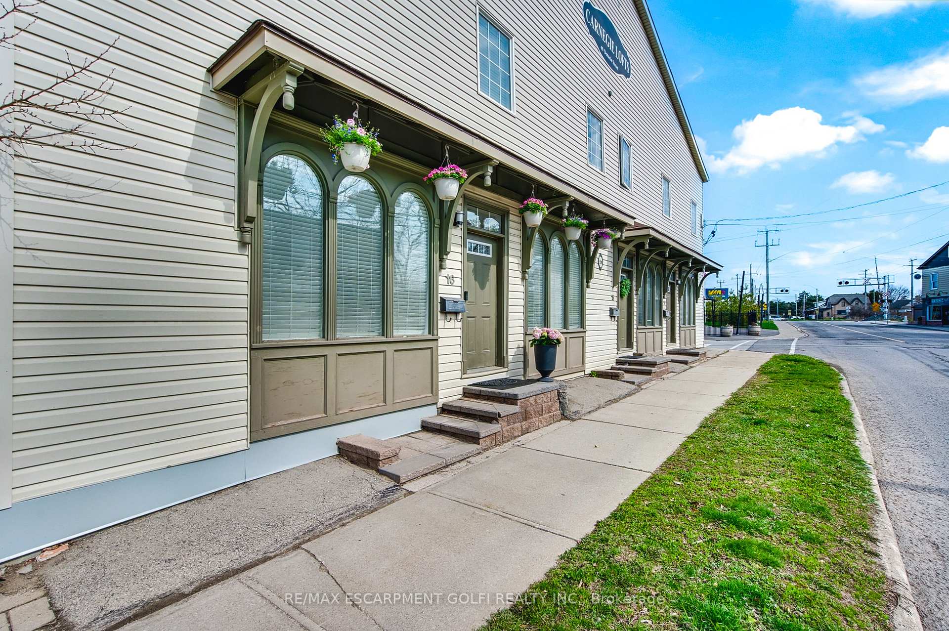 Photo 2 of Unit 16, 49 Ontario Street, Grimsby, Grimsby East — HOMEH