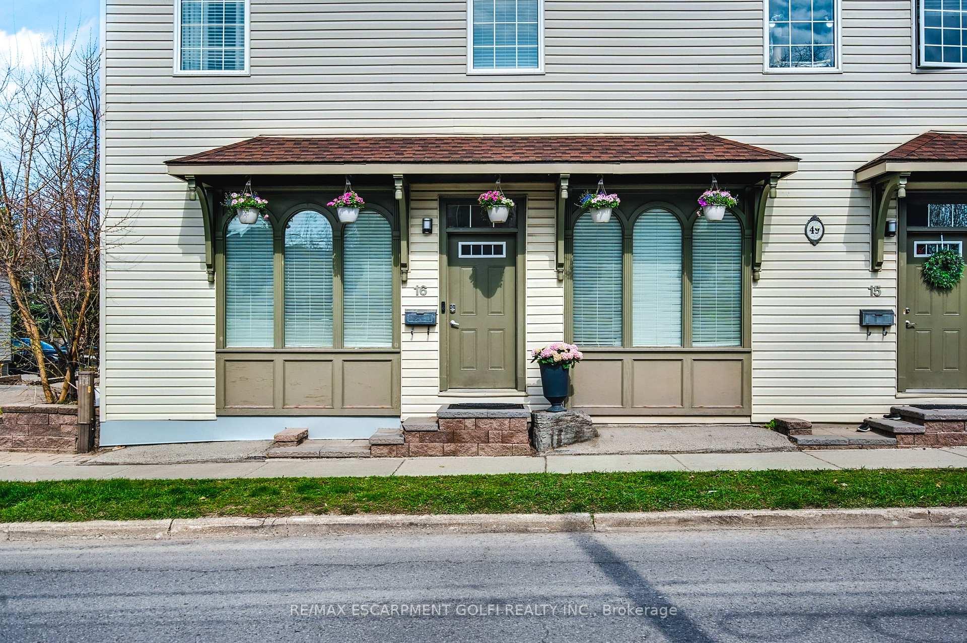 Photo 3 of Unit 16, 49 Ontario Street, Grimsby, Grimsby East — HOMEH