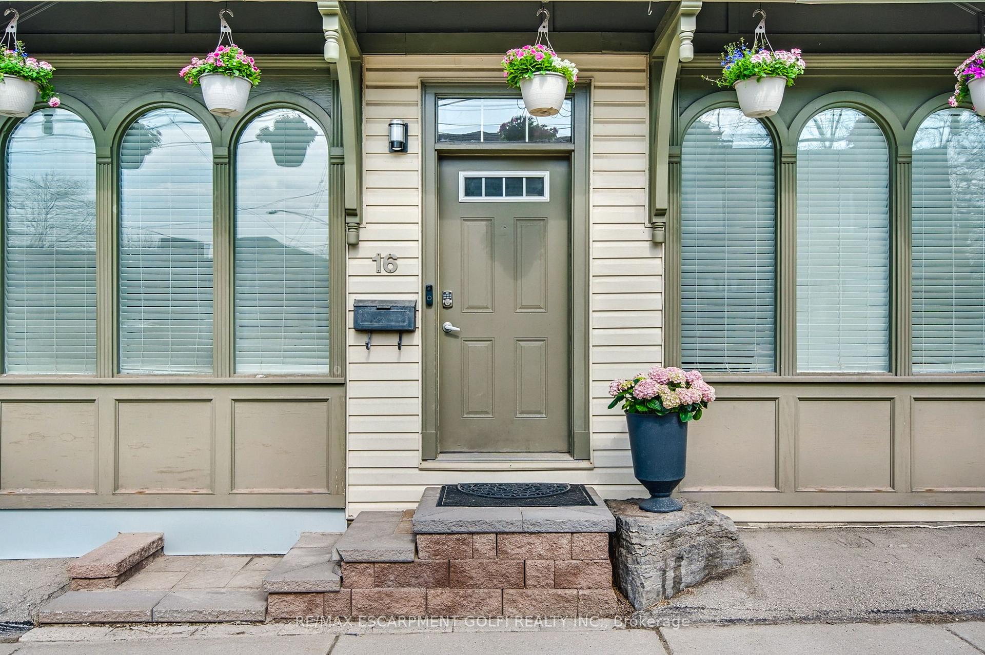 Photo 4 of Unit 16, 49 Ontario Street, Grimsby, Grimsby East — HOMEH