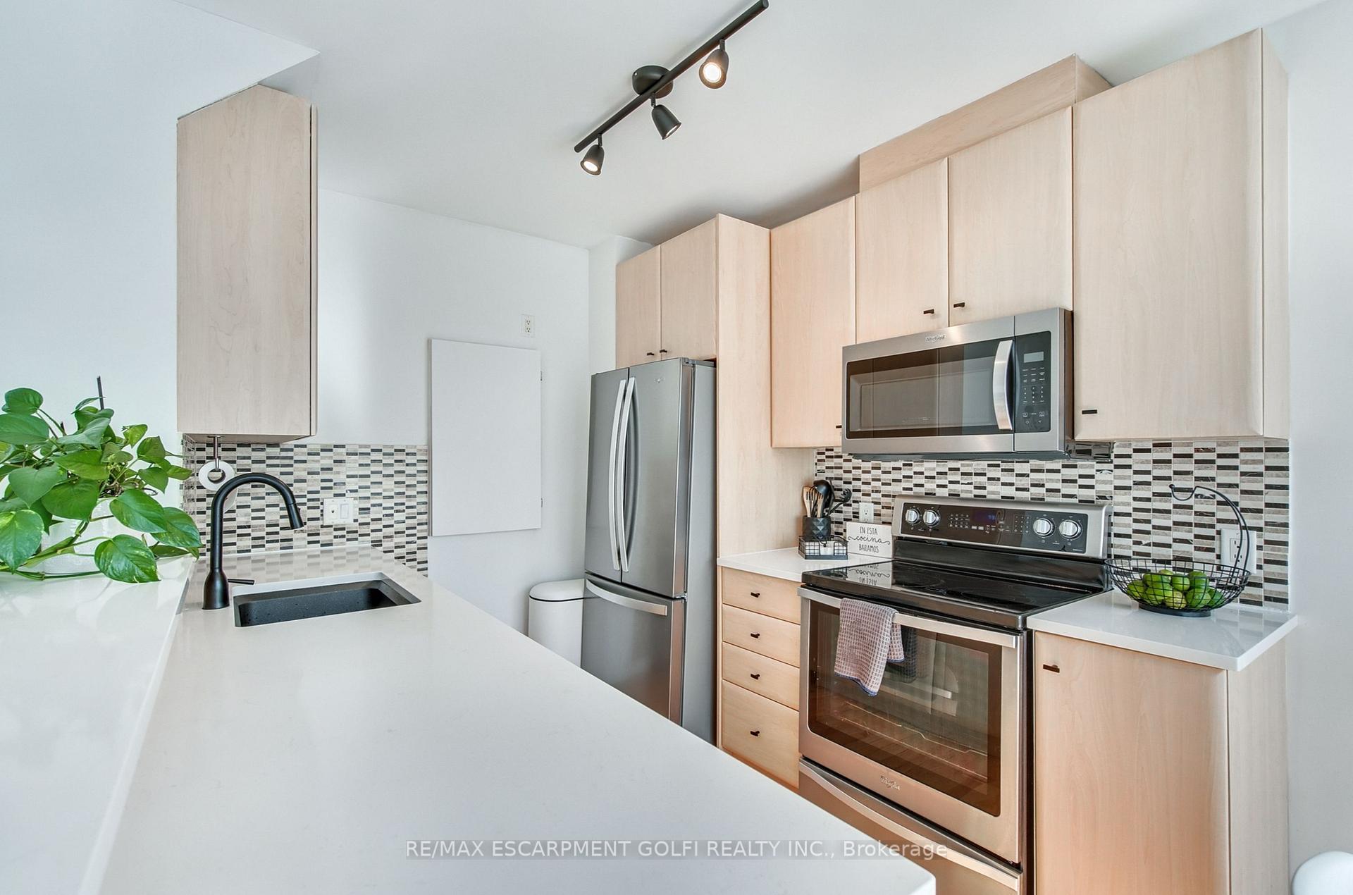 Photo 8 of Unit 16, 49 Ontario Street, Grimsby, Grimsby East — HOMEH