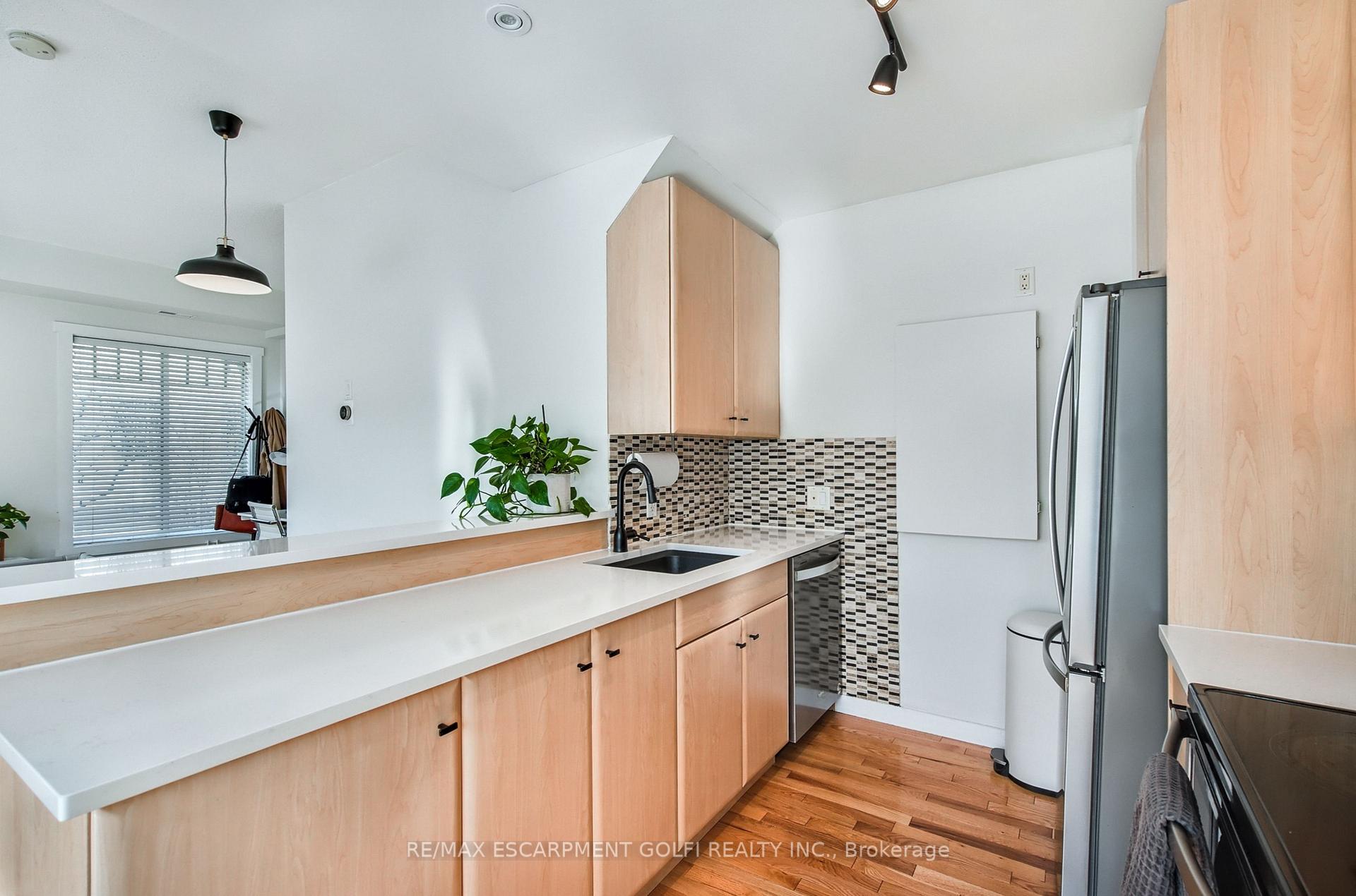 Photo 9 of Unit 16, 49 Ontario Street, Grimsby, Grimsby East — HOMEH