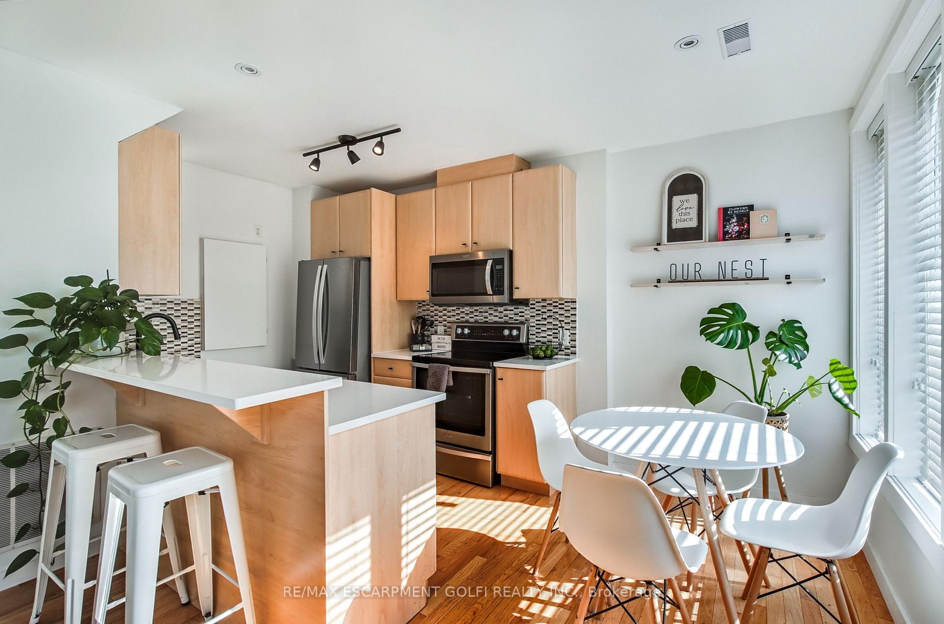 Photo 11 of Unit 16, 49 Ontario Street, Grimsby, Grimsby East — HOMEH
