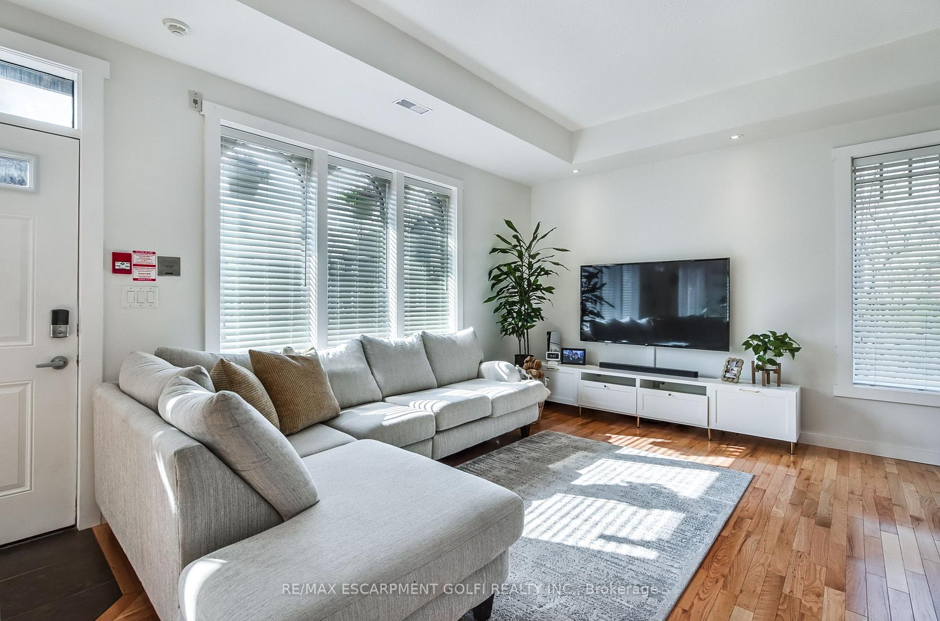 Photo 12 of Unit 16, 49 Ontario Street, Grimsby, Grimsby East — HOMEH