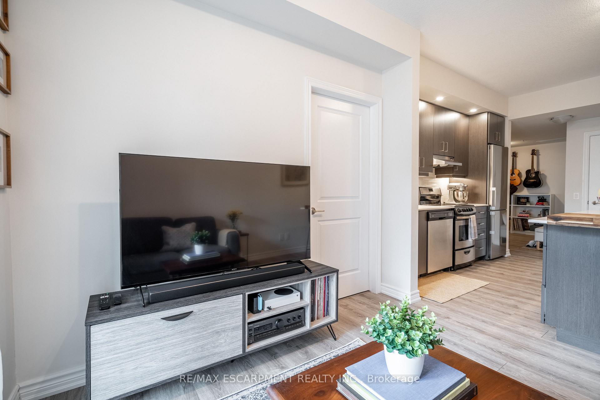Photo 10 of Unit 208, 40 Esplanade Lane, Grimsby, Grimsby Beach — HOMEH