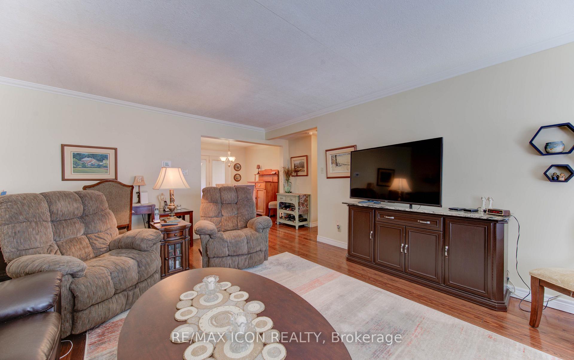 Photo 4 of Unit 57, 49 Cedarwoods Crescent, Kitchener — HOMEH