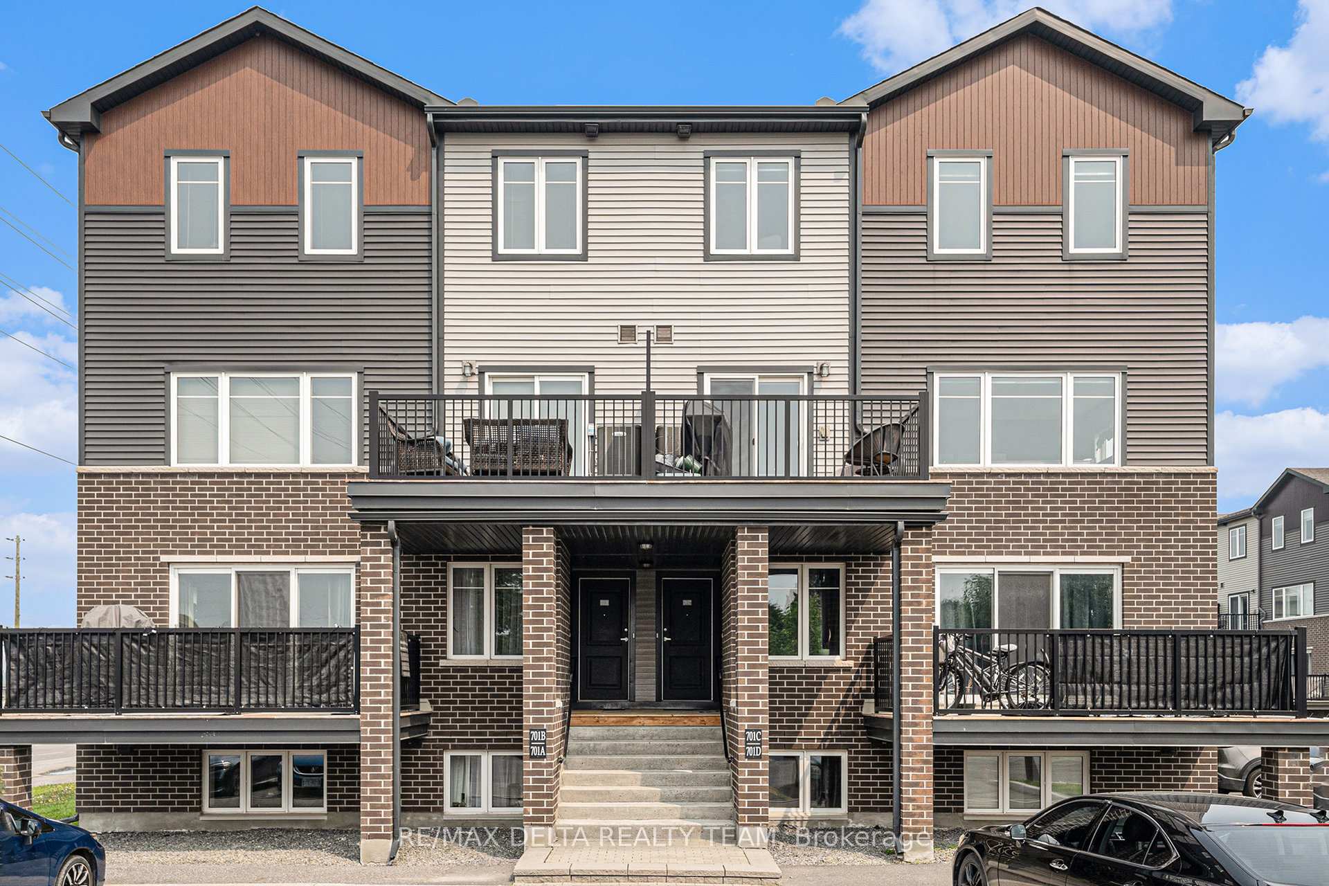 Front of Unit C, 701 Amberwing Private