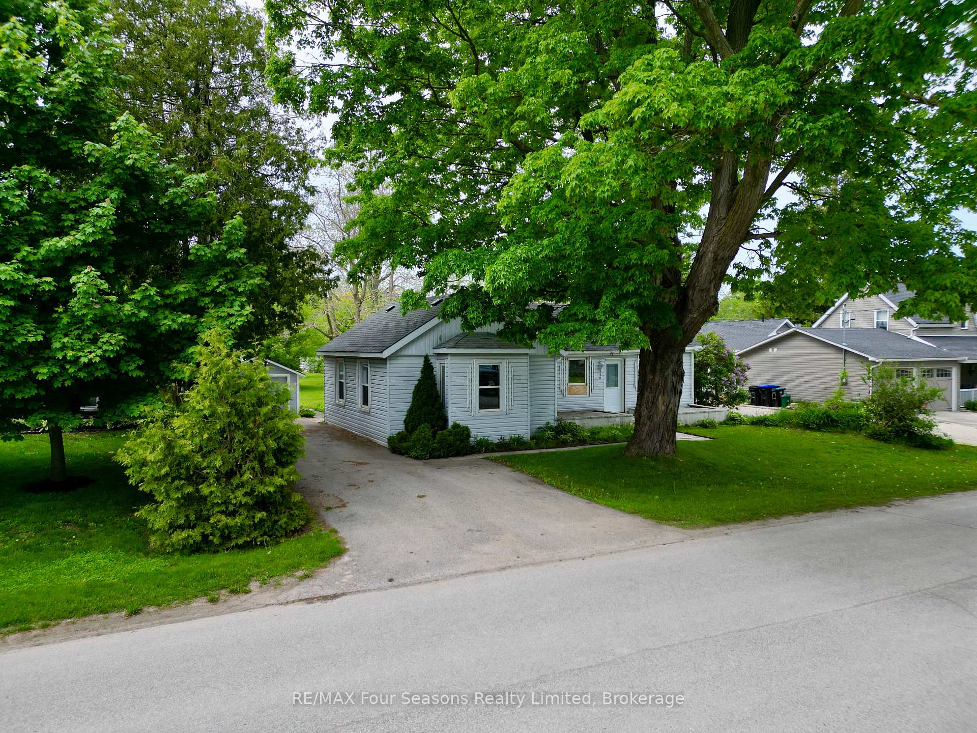 Photo 1 of 240 Jane Street, Clearview, Stayner — HOMEH
