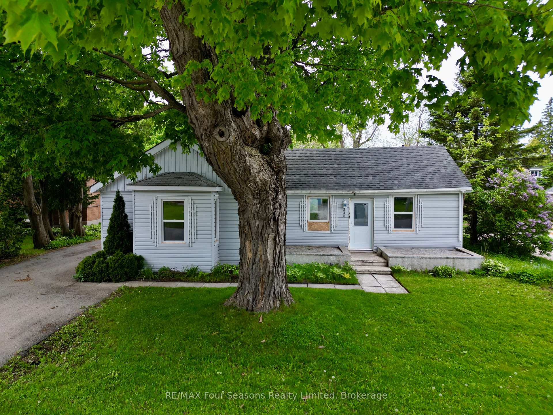 Photo 3 of 240 Jane Street, Clearview, Stayner — HOMEH