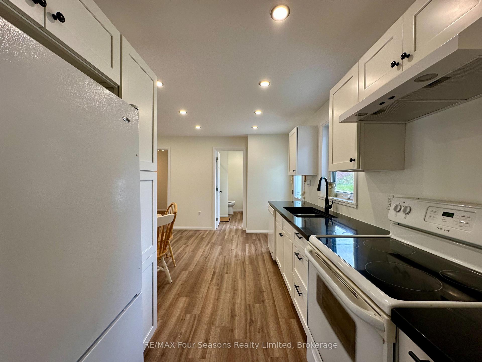 Photo 8 of 240 Jane Street, Clearview, Stayner — HOMEH