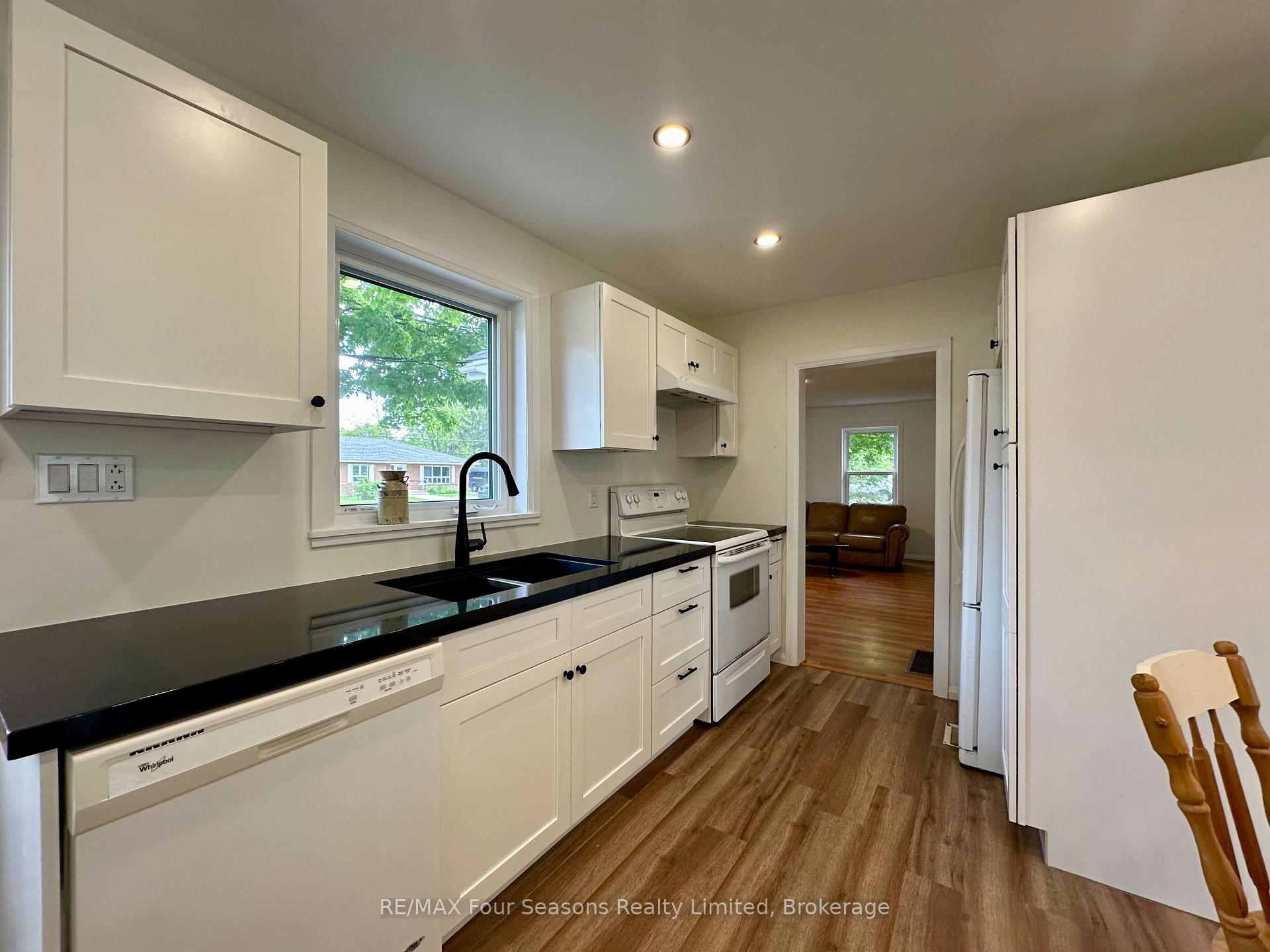 Photo 15 of 240 Jane Street, Clearview, Stayner — HOMEH
