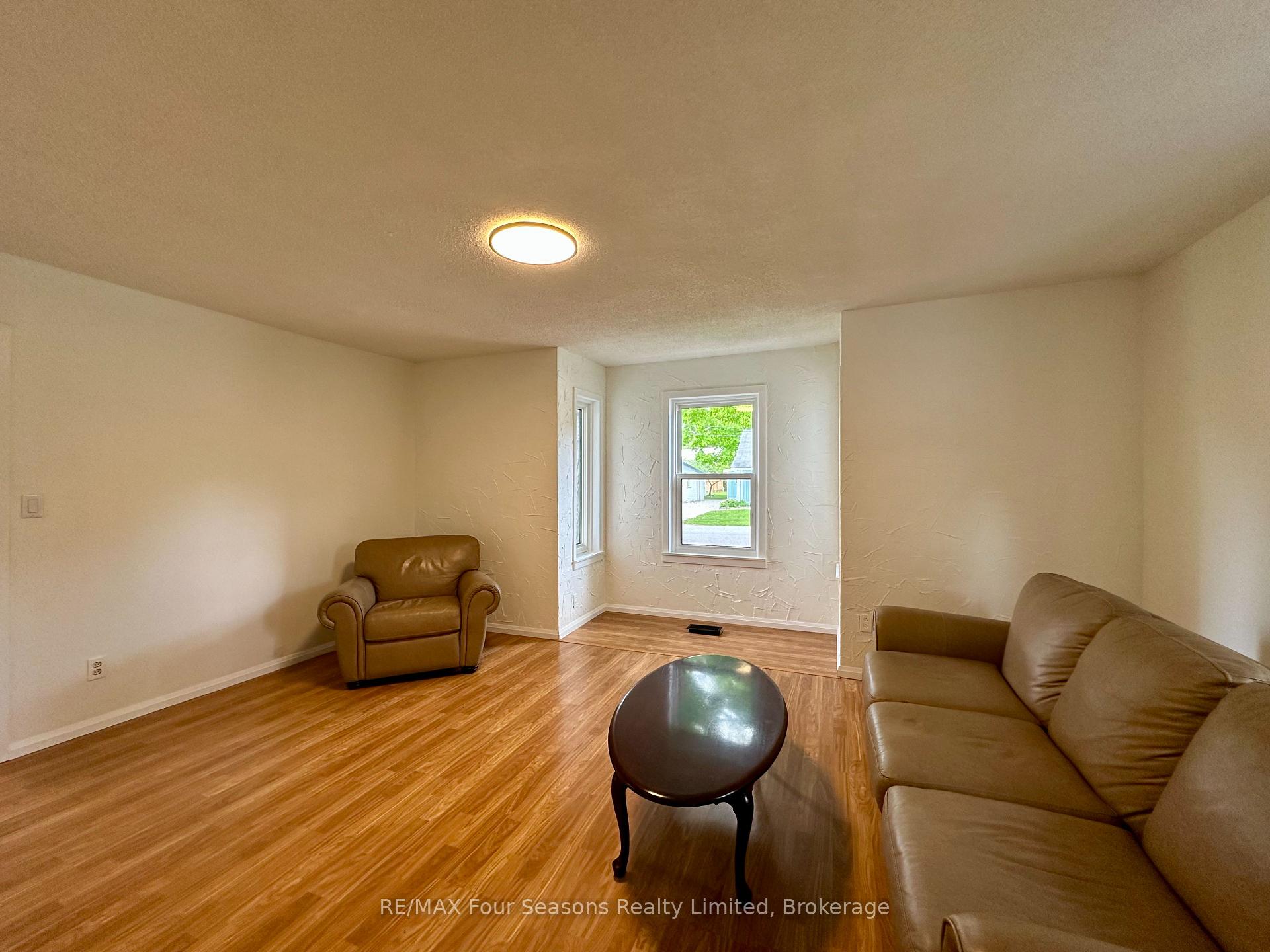 Photo 9 of 240 Jane Street, Clearview, Stayner — HOMEH