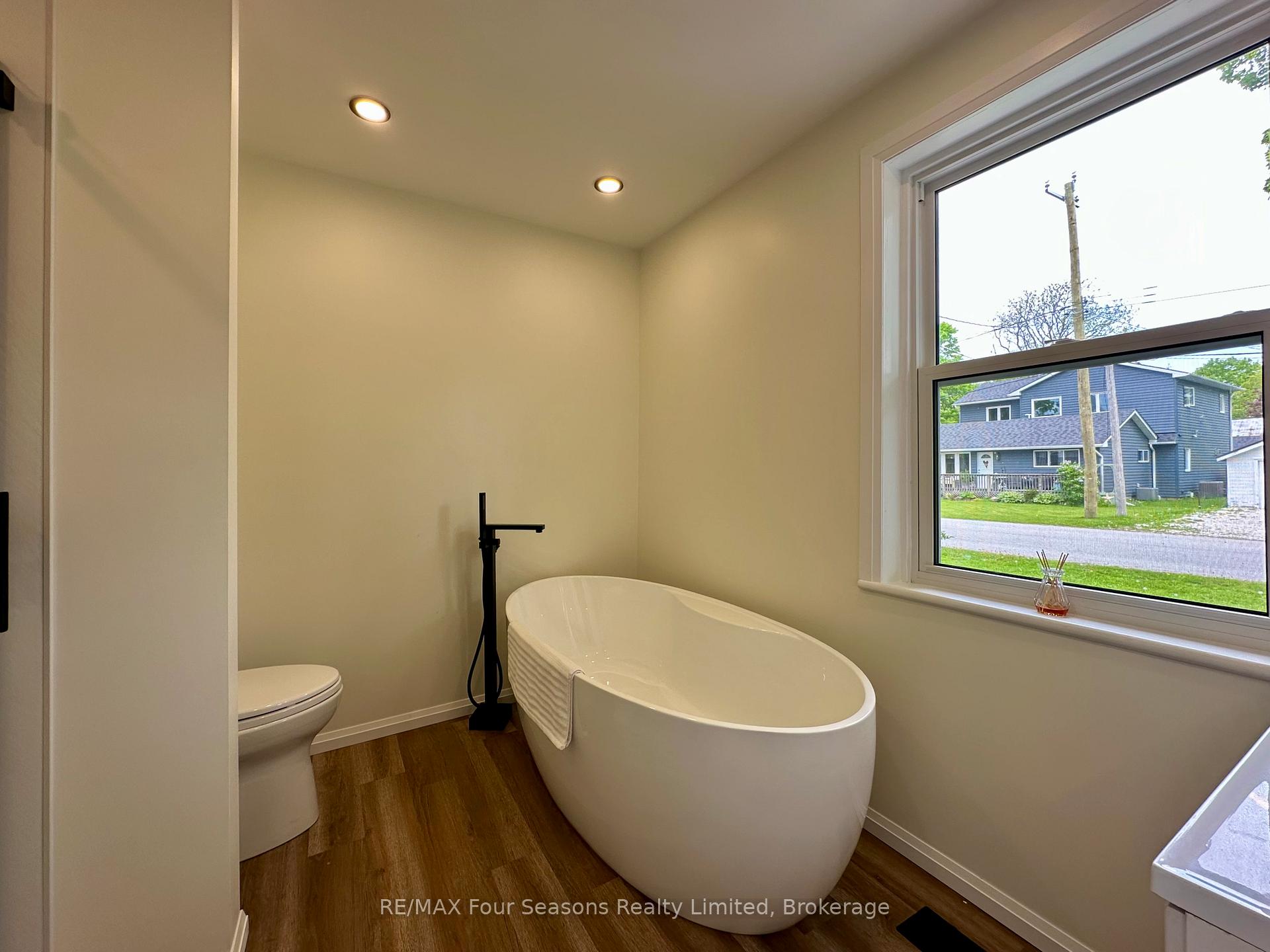 Photo 13 of 240 Jane Street, Clearview, Stayner — HOMEH