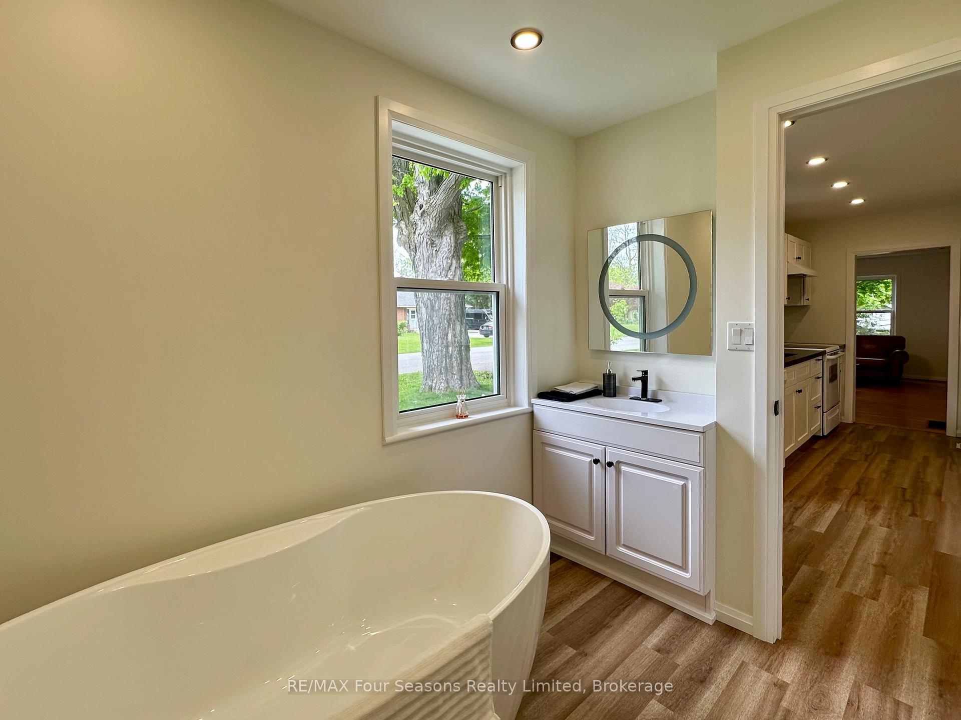 Photo 14 of 240 Jane Street, Clearview, Stayner — HOMEH