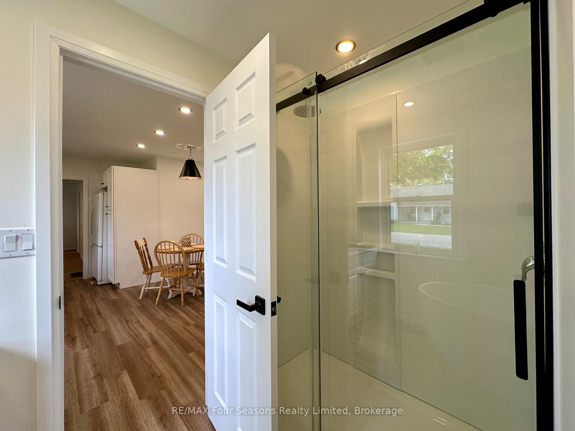 Photo 17 of 240 Jane Street, Clearview, Stayner — HOMEH