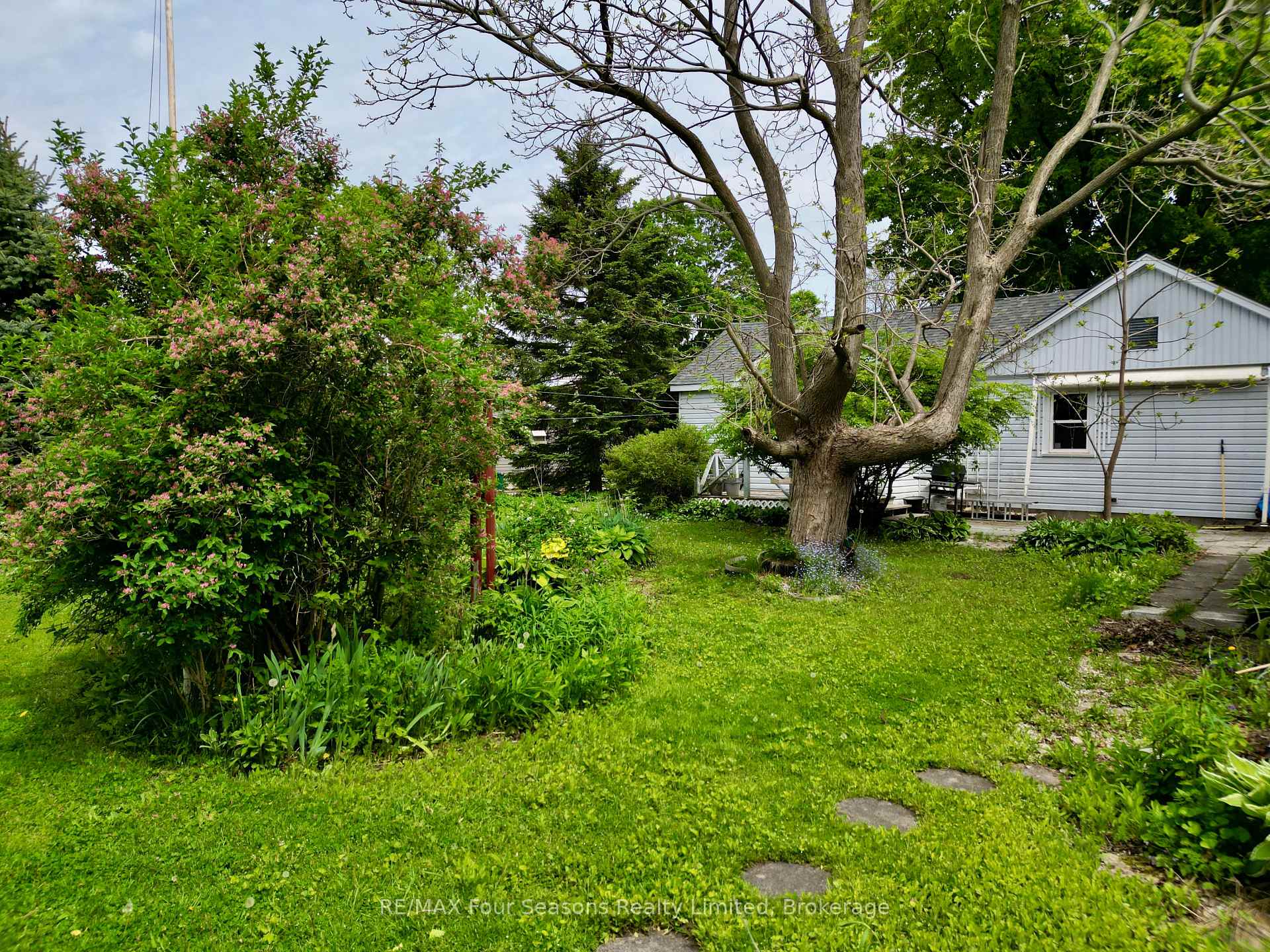 Photo 23 of 240 Jane Street, Clearview, Stayner — HOMEH