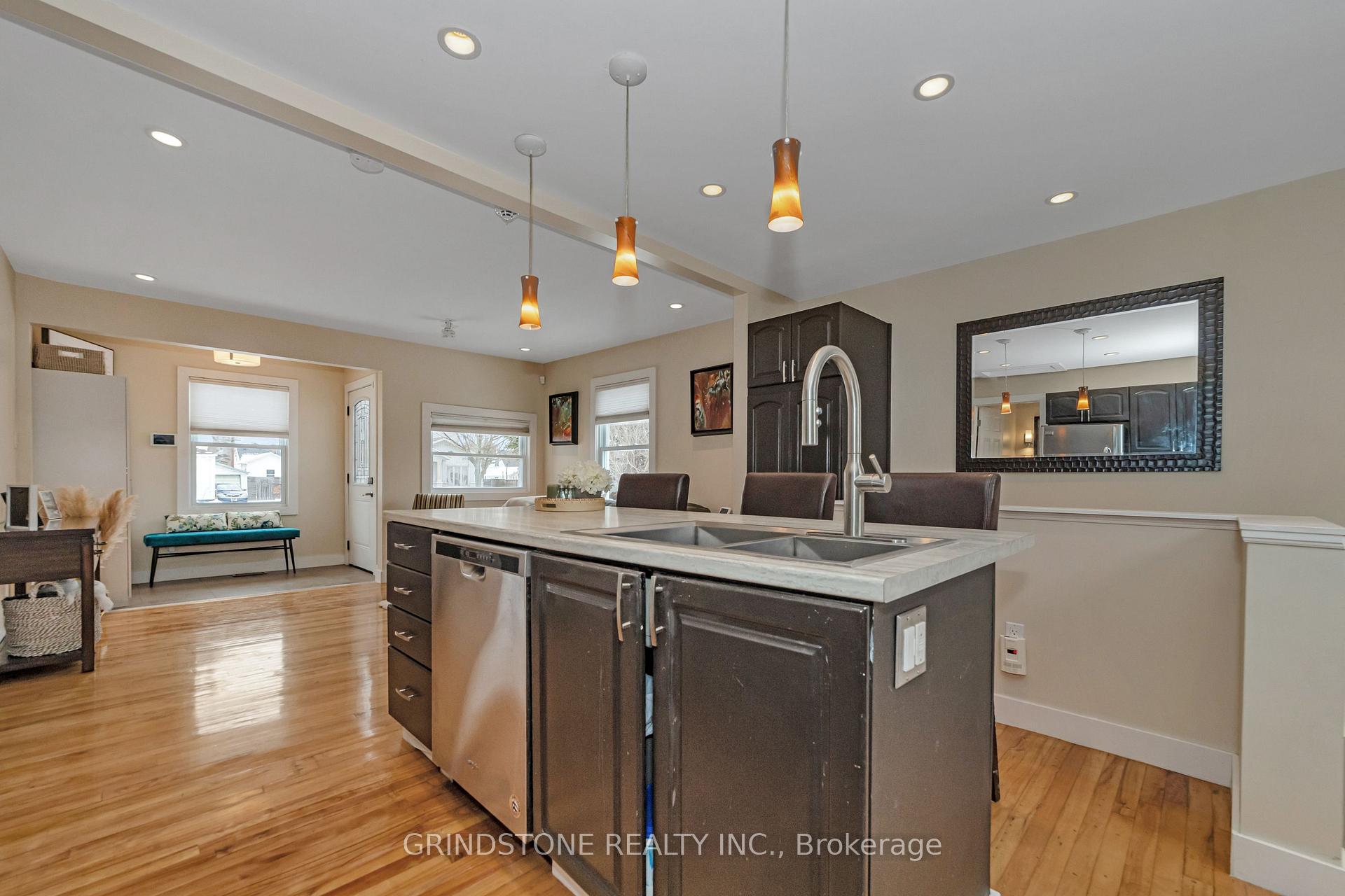 Photo 10 of 22 Marshall Avenue, Ottawa, Carlington — HOMEH