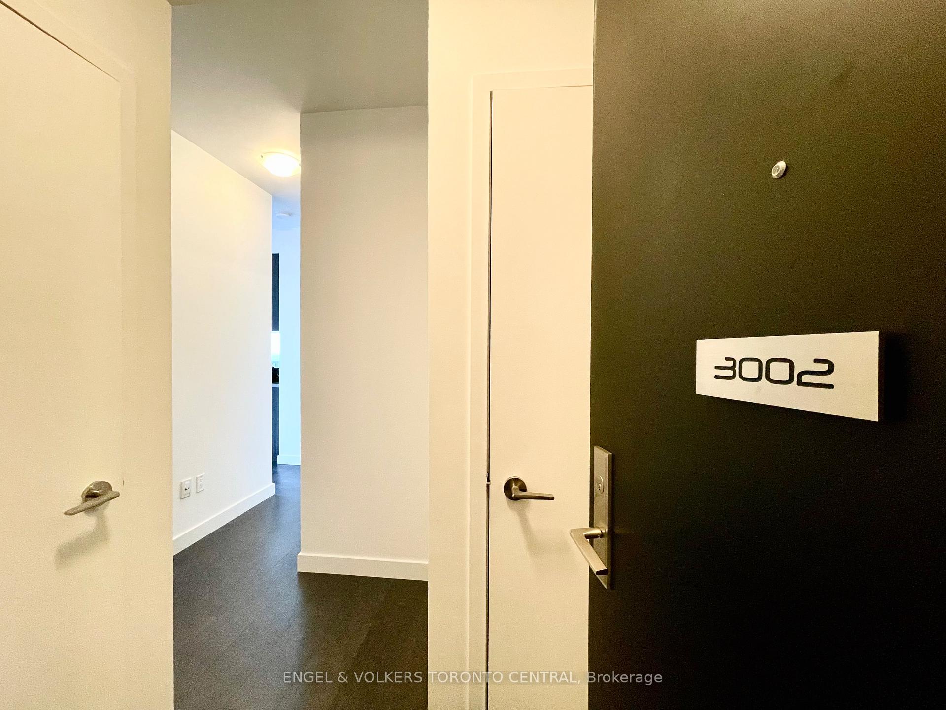Photo 3 of Unit 3002, 8 Eglinton Avenue E, Toronto, Mount Pleasant West — HOMEH