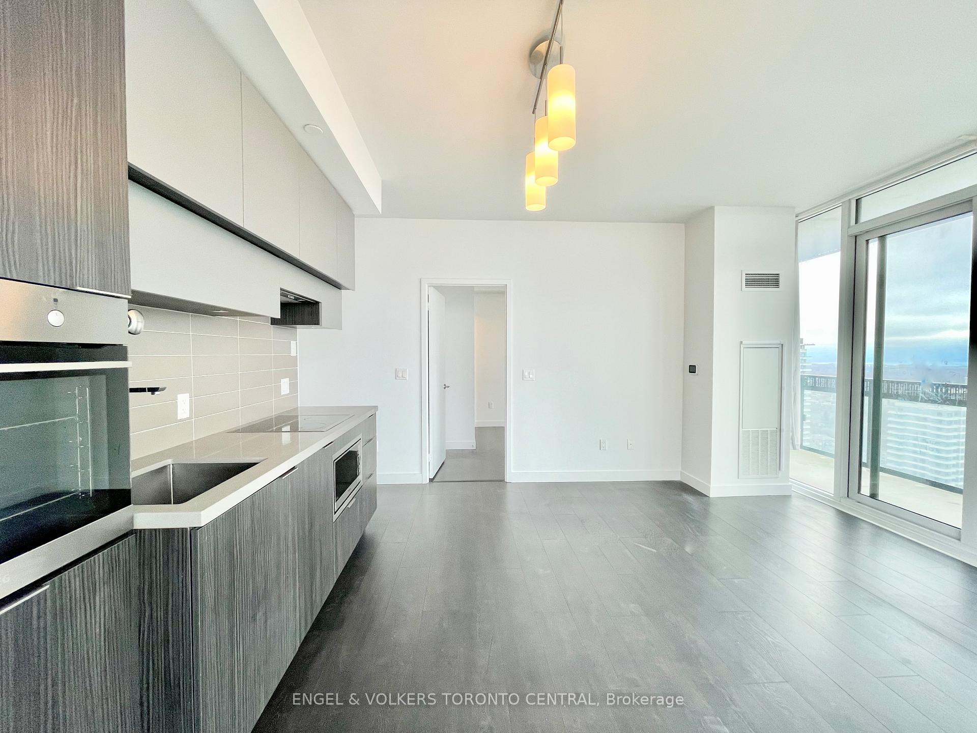 Photo 4 of Unit 3002, 8 Eglinton Avenue E, Toronto, Mount Pleasant West — HOMEH