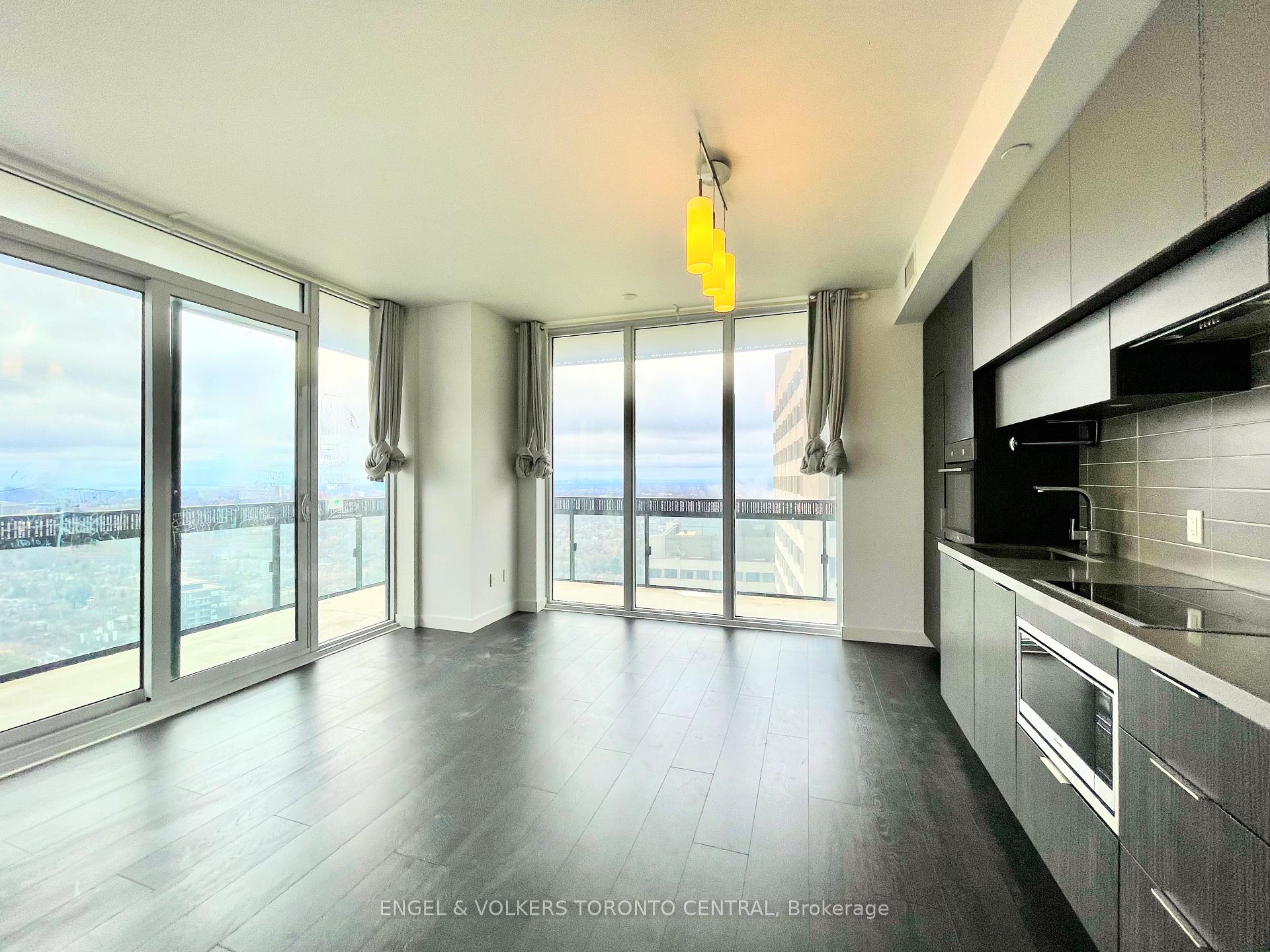 Photo 5 of Unit 3002, 8 Eglinton Avenue E, Toronto, Mount Pleasant West — HOMEH