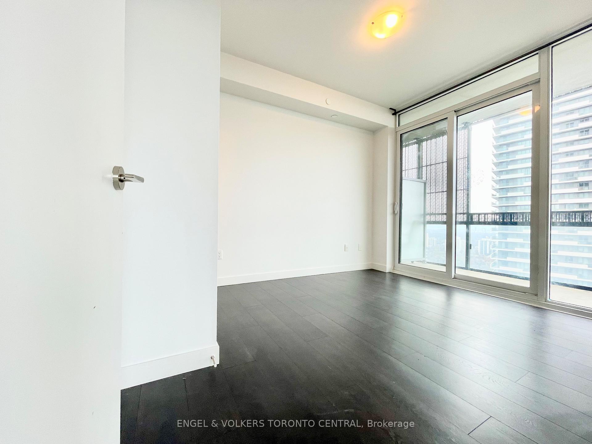 Photo 6 of Unit 3002, 8 Eglinton Avenue E, Toronto, Mount Pleasant West — HOMEH