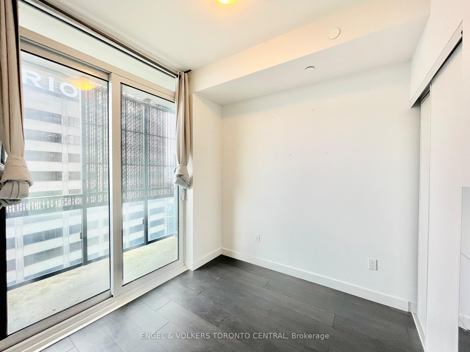 Photo 8 of Unit 3002, 8 Eglinton Avenue E, Toronto, Mount Pleasant West — HOMEH