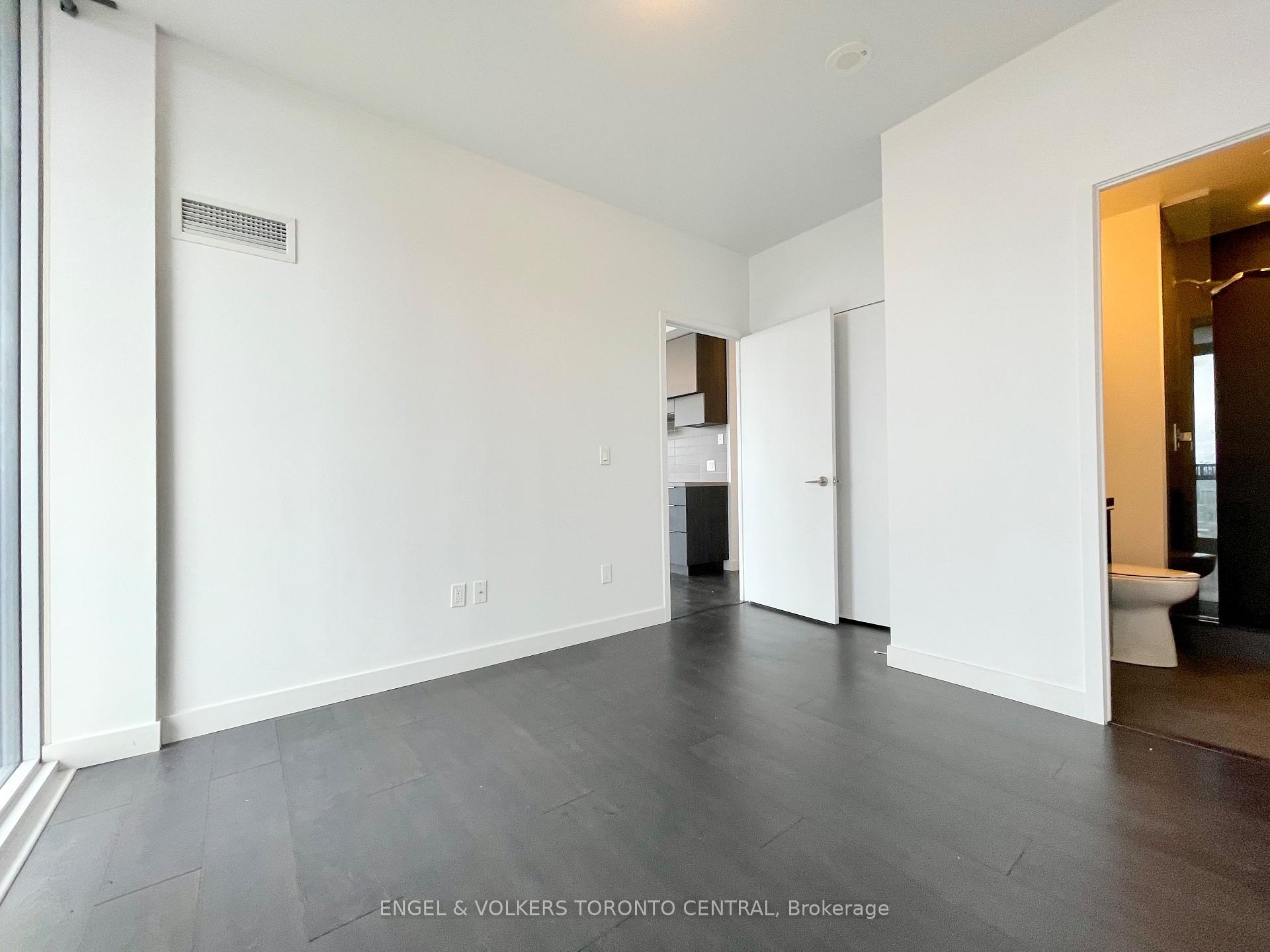 Photo 9 of Unit 3002, 8 Eglinton Avenue E, Toronto, Mount Pleasant West — HOMEH