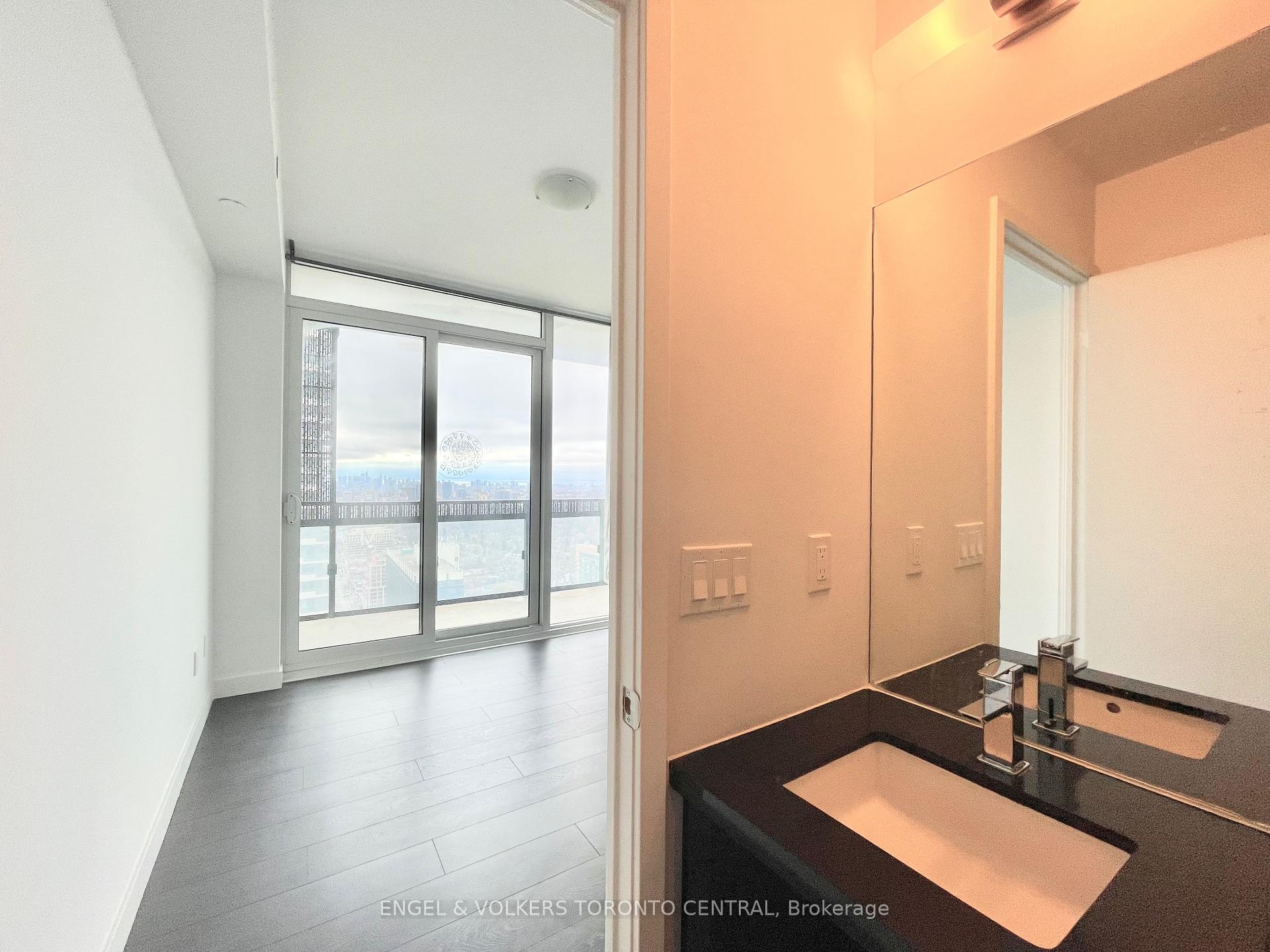 Photo 10 of Unit 3002, 8 Eglinton Avenue E, Toronto, Mount Pleasant West — HOMEH